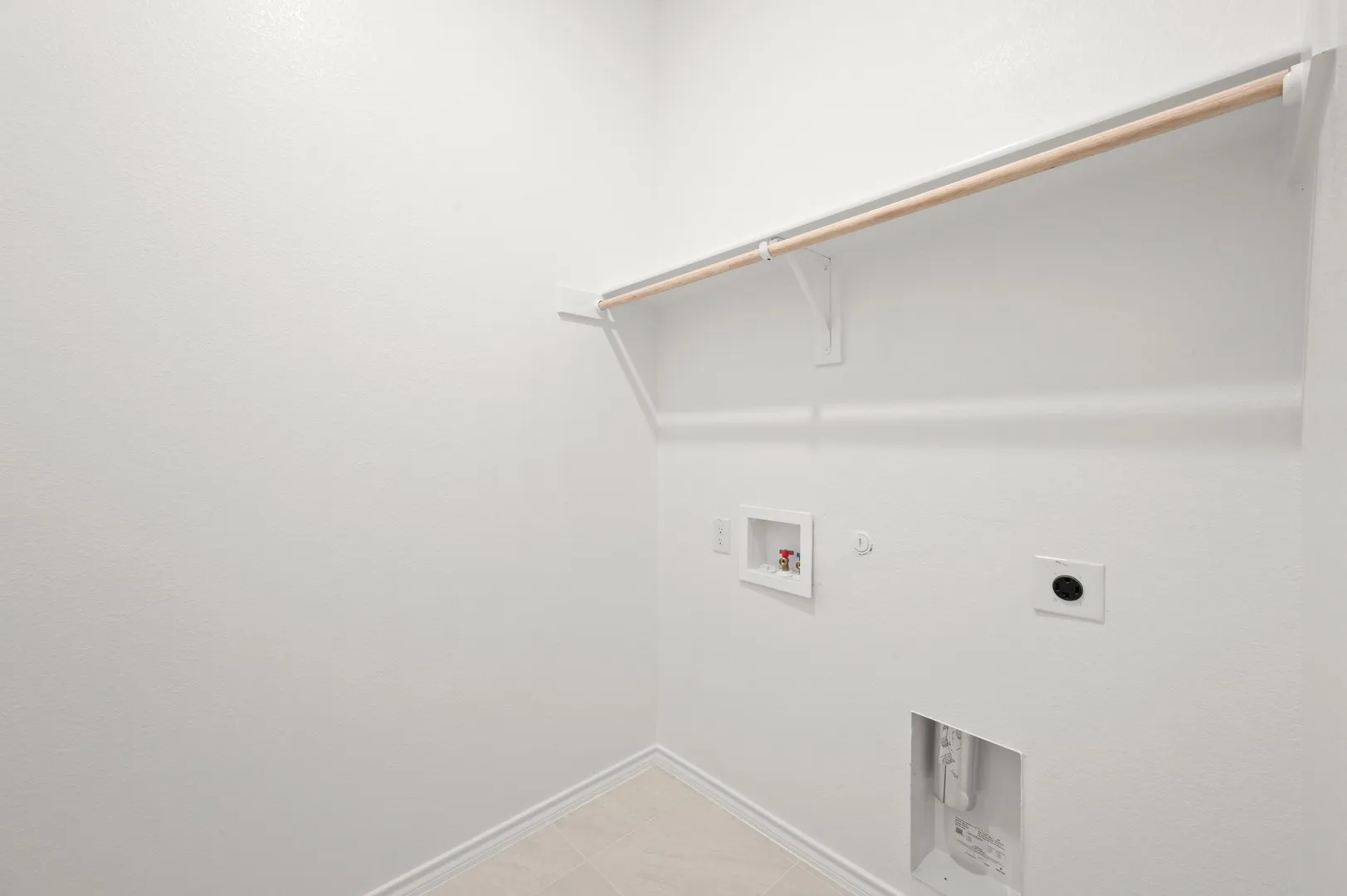DFW-Meadow Park-Concept 2065-7413 Lavender Lane-Laundry room- Risewell Homes-1