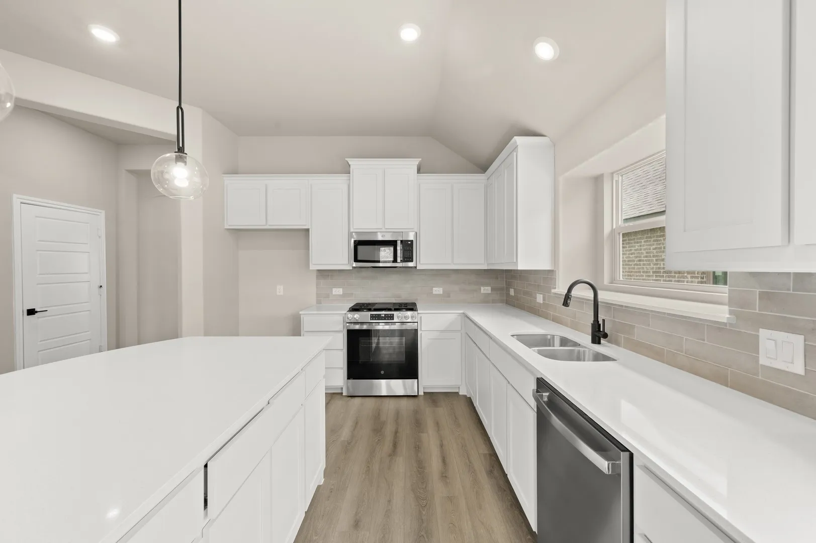 DFW-Meadow Park-Concept 2065-7413 Lavender Lane-Kitchen-Risewell Homes-3