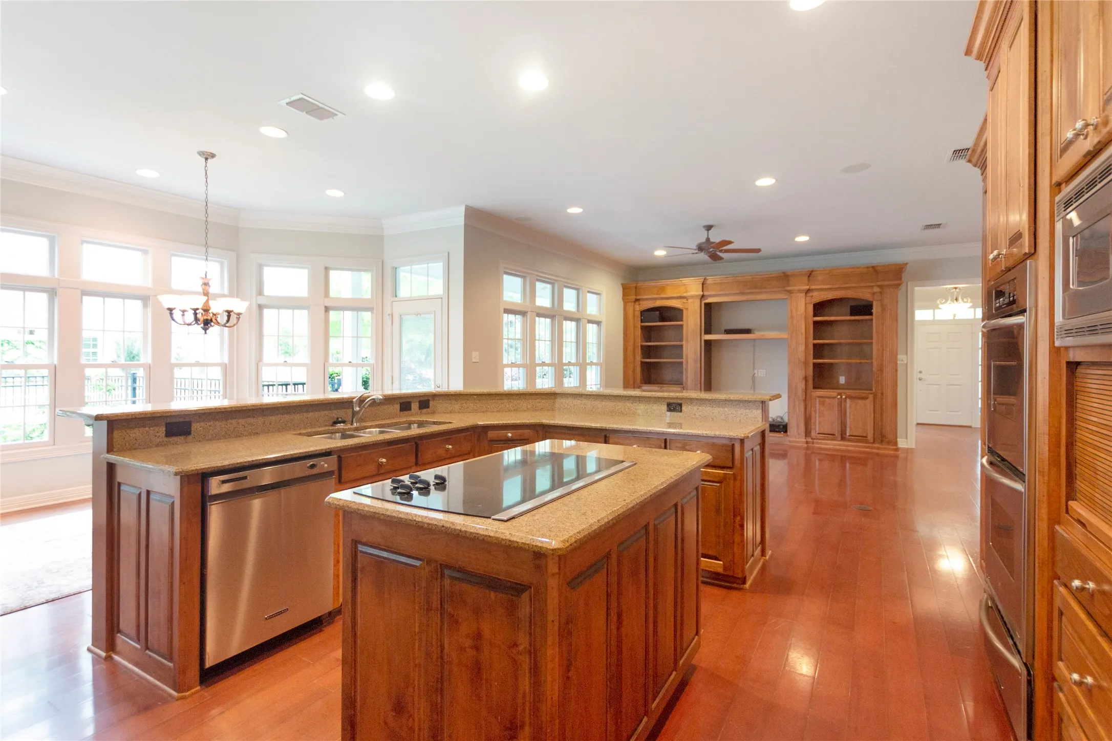 Single Family Residence For Sale in Cherokee County , 155 Eagles Bluff Boulevard, Bullard, Texas 75757, 5 Bedroom, 4 Bathroom, 2 Garage spaces, 4,067 Sqft, built in 2002, Preowned, Price $859,900, mls#21251580, Real Estate Agent in Bullard, Homes For Sale in Cherokee county, Homes For Sale in Bullard, Realtor in Bullard Texas, Real Estate Brokerage Independent Realty Texas, Luminita Cordes Realtor