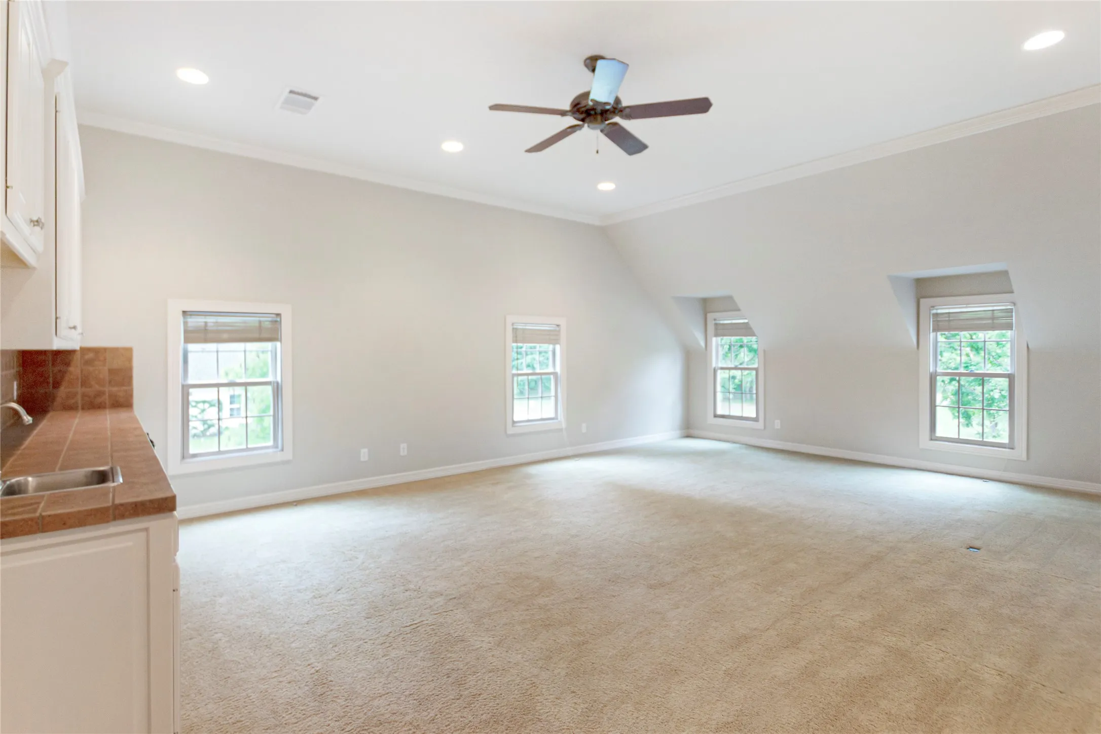 Single Family Residence For Sale in Cherokee County , 155 Eagles Bluff Boulevard, Bullard, Texas 75757, 5 Bedroom, 4 Bathroom, 2 Garage spaces, 4,067 Sqft, built in 2002, Preowned, Price $859,900, mls#21251580, Real Estate Agent in Bullard, Homes For Sale in Cherokee county, Homes For Sale in Bullard, Realtor in Bullard Texas, Real Estate Brokerage Independent Realty Texas, Luminita Cordes Realtor