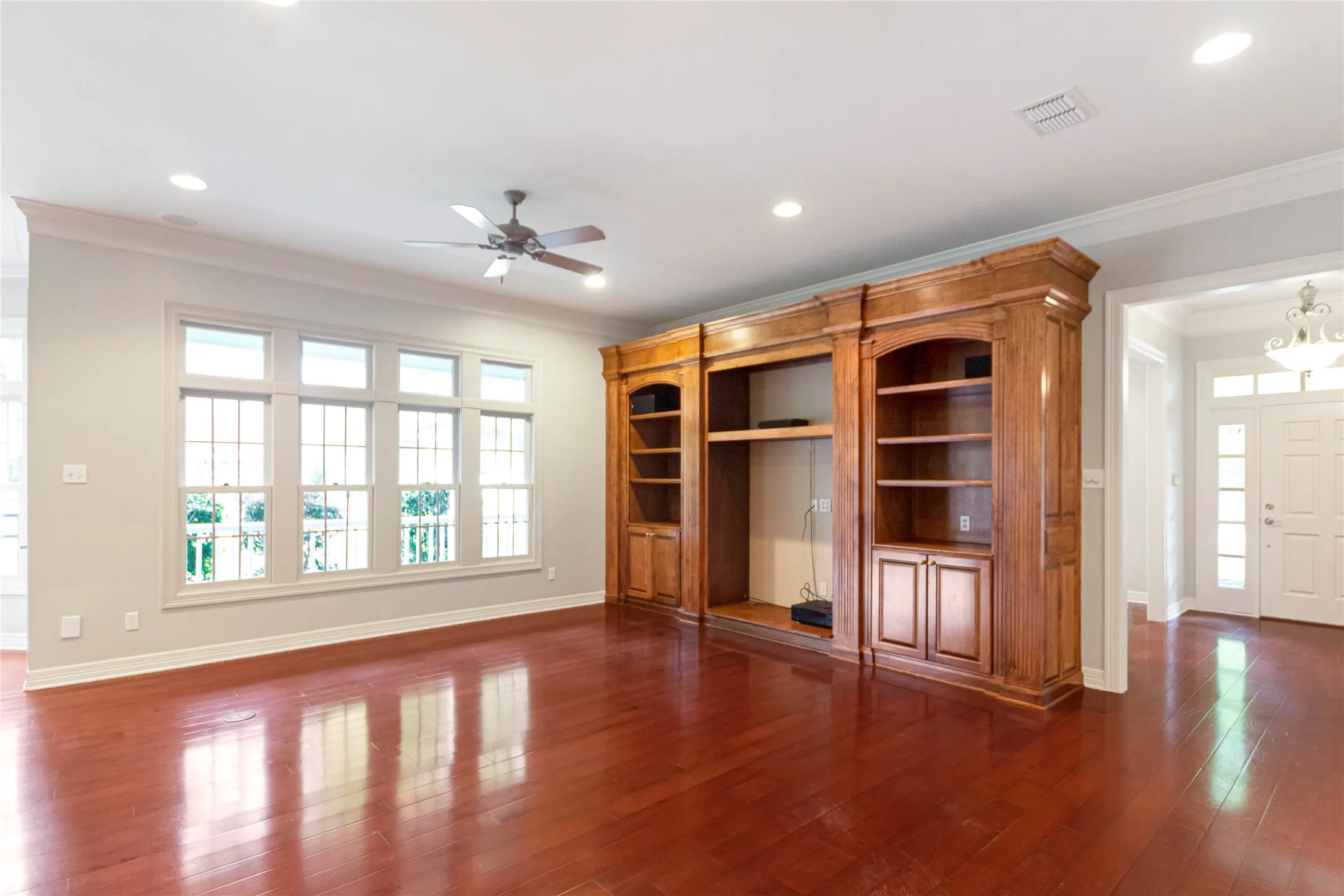 Single Family Residence For Sale in Cherokee County , 155 Eagles Bluff Boulevard, Bullard, Texas 75757, 5 Bedroom, 4 Bathroom, 2 Garage spaces, 4,067 Sqft, built in 2002, Preowned, Price $859,900, mls#21251580, Real Estate Agent in Bullard, Homes For Sale in Cherokee county, Homes For Sale in Bullard, Realtor in Bullard Texas, Real Estate Brokerage Independent Realty Texas, Luminita Cordes Realtor