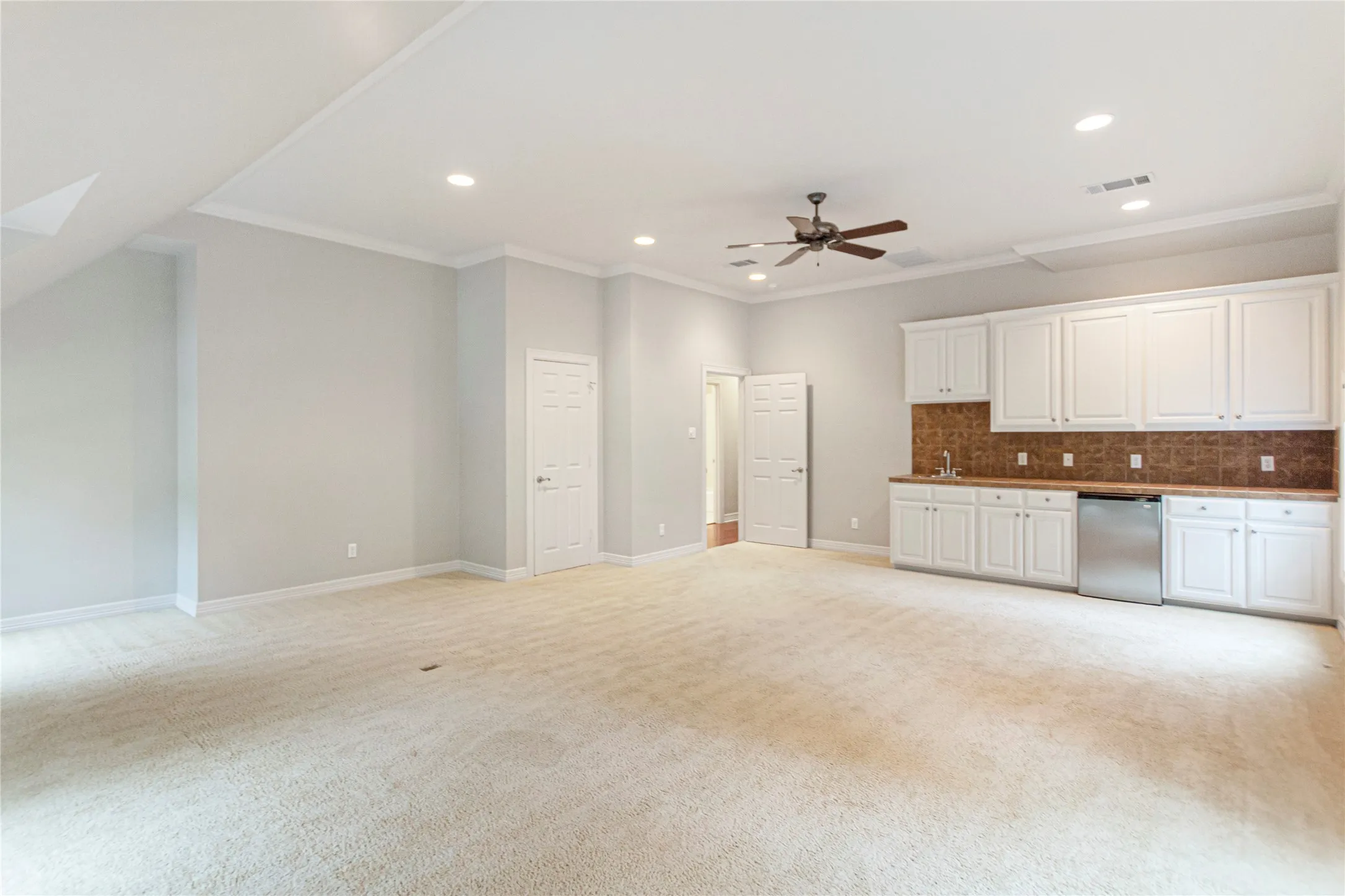 Single Family Residence For Sale in Cherokee County , 155 Eagles Bluff Boulevard, Bullard, Texas 75757, 5 Bedroom, 4 Bathroom, 2 Garage spaces, 4,067 Sqft, built in 2002, Preowned, Price $859,900, mls#21251580, Real Estate Agent in Bullard, Homes For Sale in Cherokee county, Homes For Sale in Bullard, Realtor in Bullard Texas, Real Estate Brokerage Independent Realty Texas, Luminita Cordes Realtor