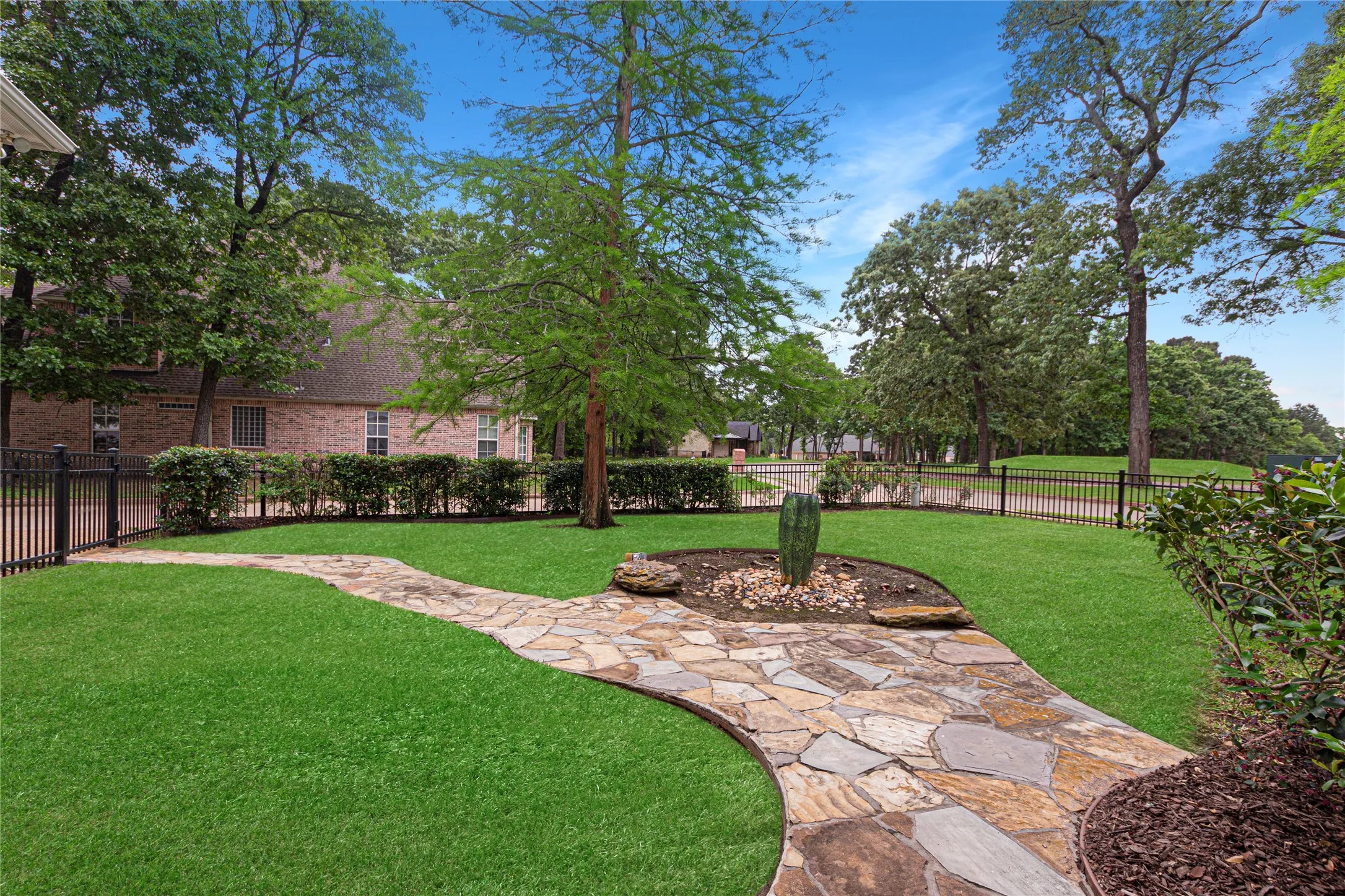 Single Family Residence For Sale in Cherokee County , 155 Eagles Bluff Boulevard, Bullard, Texas 75757, 5 Bedroom, 4 Bathroom, 2 Garage spaces, 4,067 Sqft, built in 2002, Preowned, Price $859,900, mls#21251580, Real Estate Agent in Bullard, Homes For Sale in Cherokee county, Homes For Sale in Bullard, Realtor in Bullard Texas, Real Estate Brokerage Independent Realty Texas, Luminita Cordes Realtor
