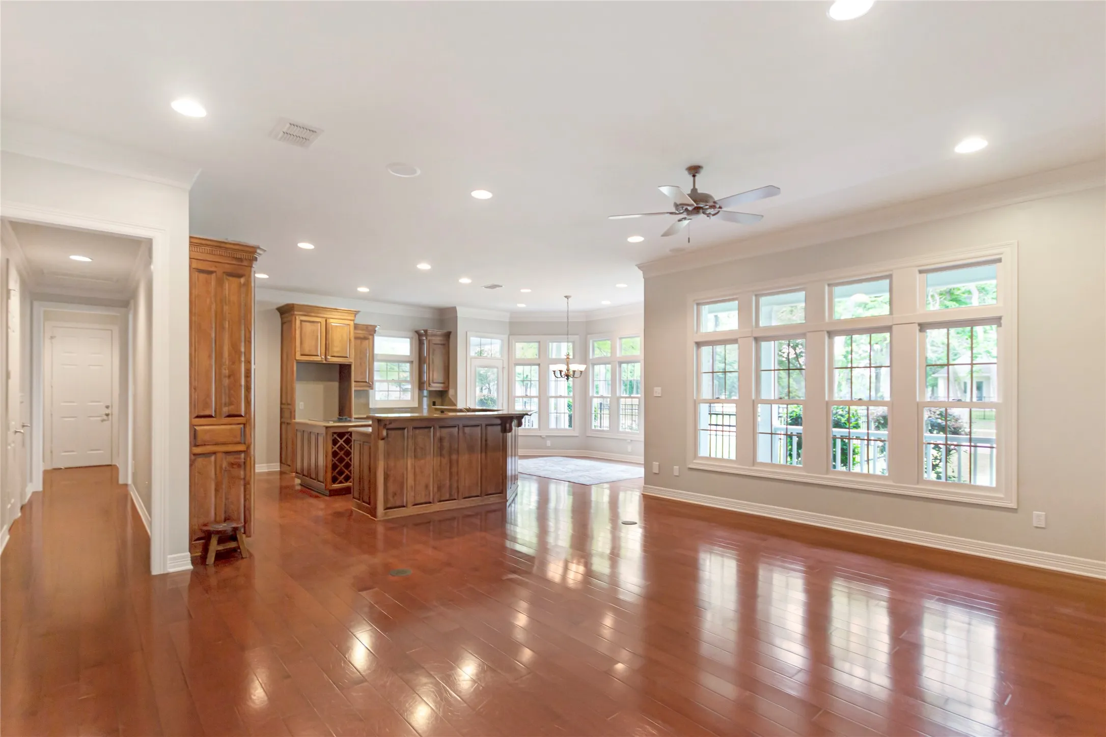 Single Family Residence For Sale in Cherokee County , 155 Eagles Bluff Boulevard, Bullard, Texas 75757, 5 Bedroom, 4 Bathroom, 2 Garage spaces, 4,067 Sqft, built in 2002, Preowned, Price $859,900, mls#21251580, Real Estate Agent in Bullard, Homes For Sale in Cherokee county, Homes For Sale in Bullard, Realtor in Bullard Texas, Real Estate Brokerage Independent Realty Texas, Luminita Cordes Realtor