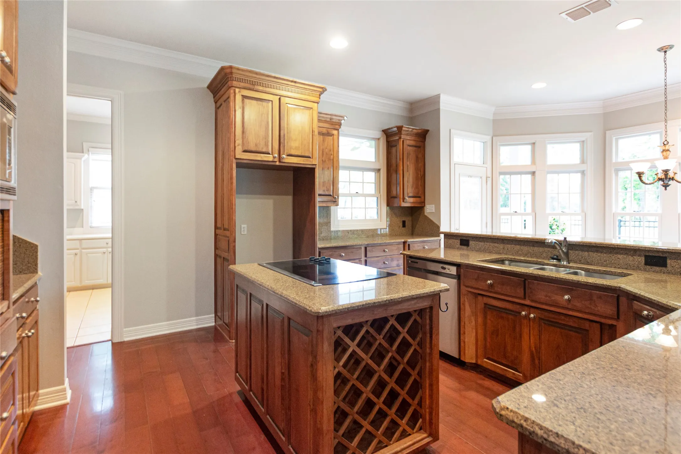 Single Family Residence For Sale in Cherokee County , 155 Eagles Bluff Boulevard, Bullard, Texas 75757, 5 Bedroom, 4 Bathroom, 2 Garage spaces, 4,067 Sqft, built in 2002, Preowned, Price $859,900, mls#21251580, Real Estate Agent in Bullard, Homes For Sale in Cherokee county, Homes For Sale in Bullard, Realtor in Bullard Texas, Real Estate Brokerage Independent Realty Texas, Luminita Cordes Realtor