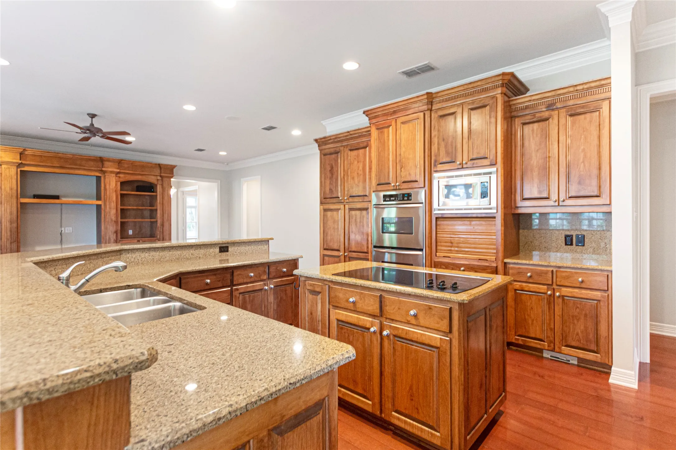Single Family Residence For Sale in Cherokee County , 155 Eagles Bluff Boulevard, Bullard, Texas 75757, 5 Bedroom, 4 Bathroom, 2 Garage spaces, 4,067 Sqft, built in 2002, Preowned, Price $859,900, mls#21251580, Real Estate Agent in Bullard, Homes For Sale in Cherokee county, Homes For Sale in Bullard, Realtor in Bullard Texas, Real Estate Brokerage Independent Realty Texas, Luminita Cordes Realtor