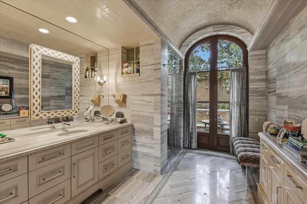 Single Family Residence For Sale in Tarrant County , 6236 Indian Creek Drive, Fort Worth, Texas 76107, 7 Bedrooms, 15 Bathrooms, 4 Garage spaces, 13,463 Sqft, built in 2008, Preowned, Price $14,500,000, mls#21237595, Real Estate Agent in Fort Worth, Homes For Sale in Tarrant county, Homes For Sale in Fort Worth, Realtor in Fort Worth Texas, Real Estate Brokerage Independent Realty Texas, Luminita Cordes Realtor