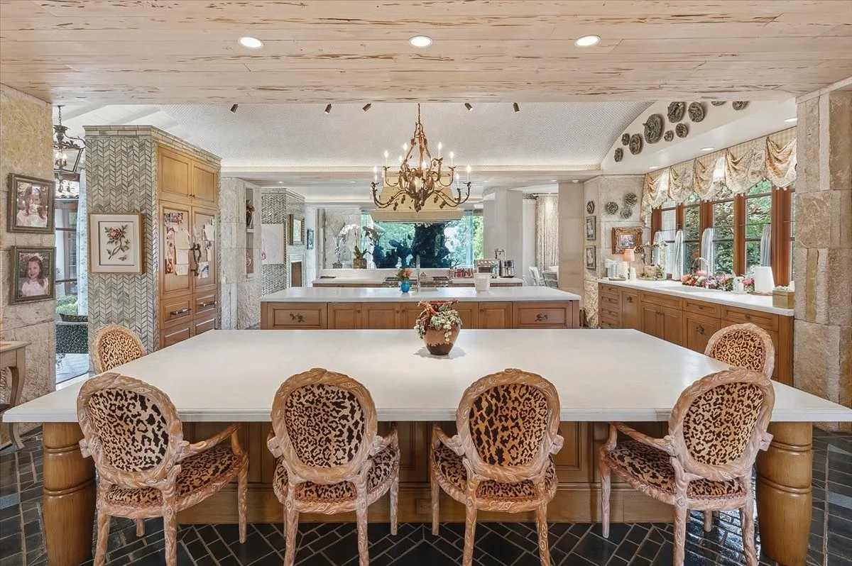 Single Family Residence For Sale in Tarrant County , 6236 Indian Creek Drive, Fort Worth, Texas 76107, 7 Bedrooms, 15 Bathrooms, 4 Garage spaces, 13,463 Sqft, built in 2008, Preowned, Price $14,500,000, mls#21237595, Real Estate Agent in Fort Worth, Homes For Sale in Tarrant county, Homes For Sale in Fort Worth, Realtor in Fort Worth Texas, Real Estate Brokerage Independent Realty Texas, Luminita Cordes Realtor