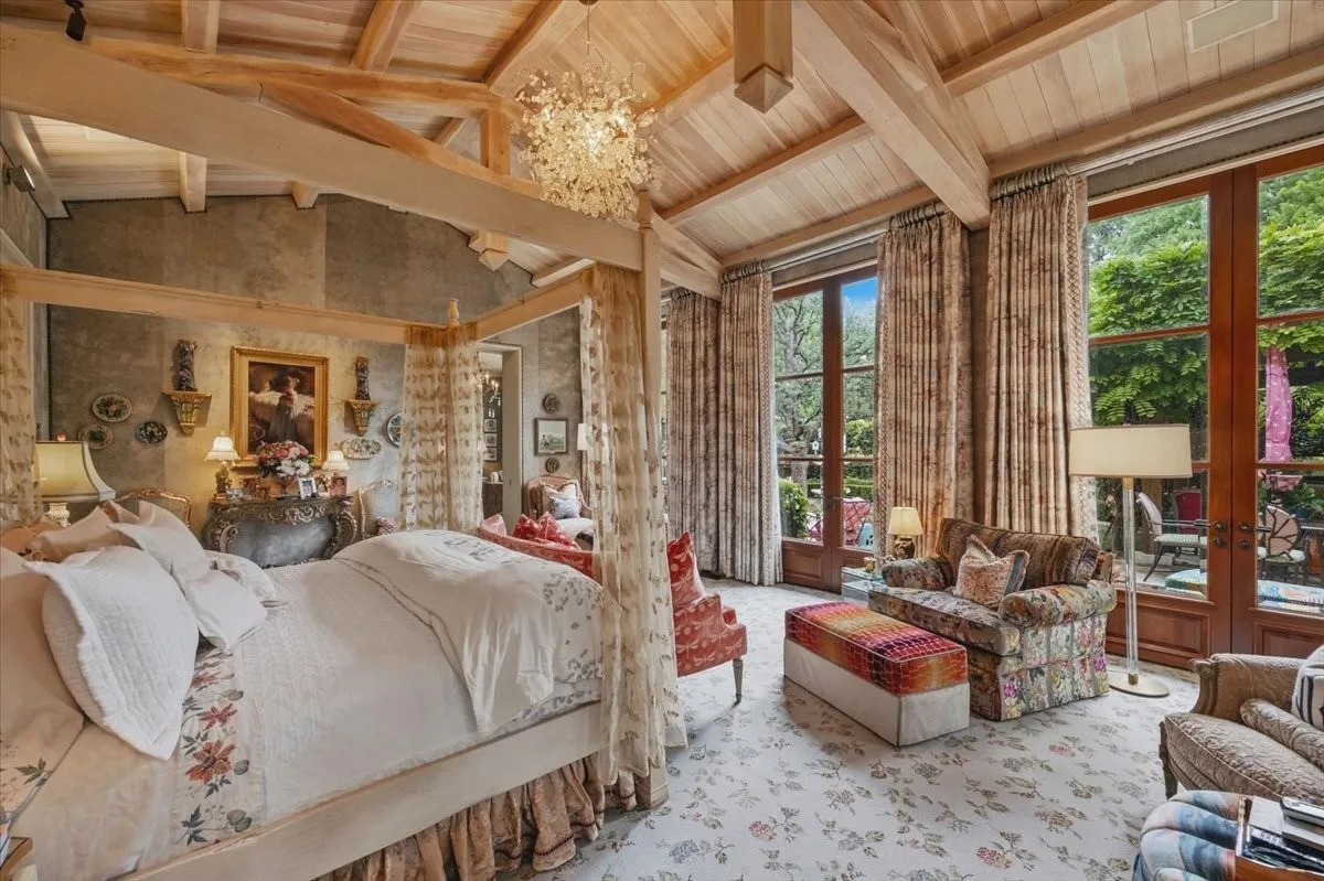 Single Family Residence For Sale in Tarrant County , 6236 Indian Creek Drive, Fort Worth, Texas 76107, 7 Bedrooms, 15 Bathrooms, 4 Garage spaces, 13,463 Sqft, built in 2008, Preowned, Price $14,500,000, mls#21237595, Real Estate Agent in Fort Worth, Homes For Sale in Tarrant county, Homes For Sale in Fort Worth, Realtor in Fort Worth Texas, Real Estate Brokerage Independent Realty Texas, Luminita Cordes Realtor