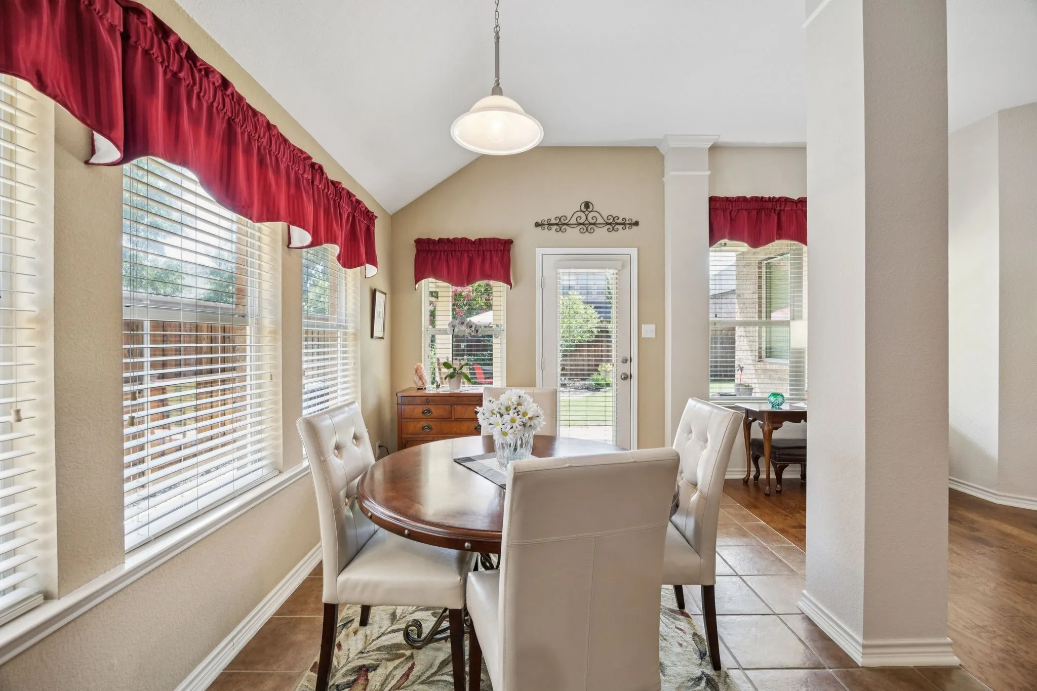 Single Family Residence For Sale in Denton County , 8665 Marion Drive, Frisco, Texas 75036, 3 Bedroom, 2 Bathroom, 2 Garage spaces, 2,242 Sqft, built in 2005, mls#21251275, Real Estate Agent in Frisco, Homes For Sale in Denton county, Homes For Sale in Frisco, Realtor in Frisco Texas, Real Estate Brokerage Independent Realty Texas, Luminita Cordes Realtor