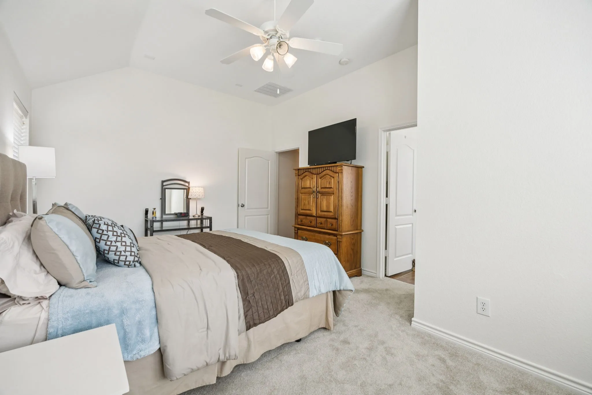 Single Family Residence For Sale in Denton County , 8665 Marion Drive, Frisco, Texas 75036, 3 Bedroom, 2 Bathroom, 2 Garage spaces, 2,242 Sqft, built in 2005, mls#21251275, Real Estate Agent in Frisco, Homes For Sale in Denton county, Homes For Sale in Frisco, Realtor in Frisco Texas, Real Estate Brokerage Independent Realty Texas, Luminita Cordes Realtor