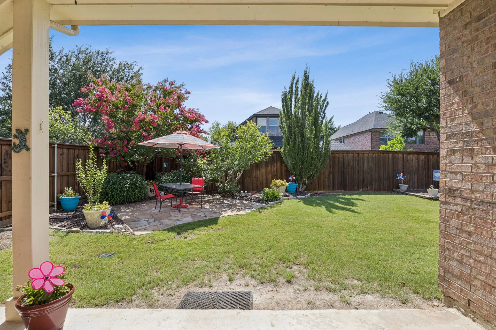 Single Family Residence For Sale in Denton County , 8665 Marion Drive, Frisco, Texas 75036, 3 Bedroom, 2 Bathroom, 2 Garage spaces, 2,242 Sqft, built in 2005, mls#21251275, Real Estate Agent in Frisco, Homes For Sale in Denton county, Homes For Sale in Frisco, Realtor in Frisco Texas, Real Estate Brokerage Independent Realty Texas, Luminita Cordes Realtor