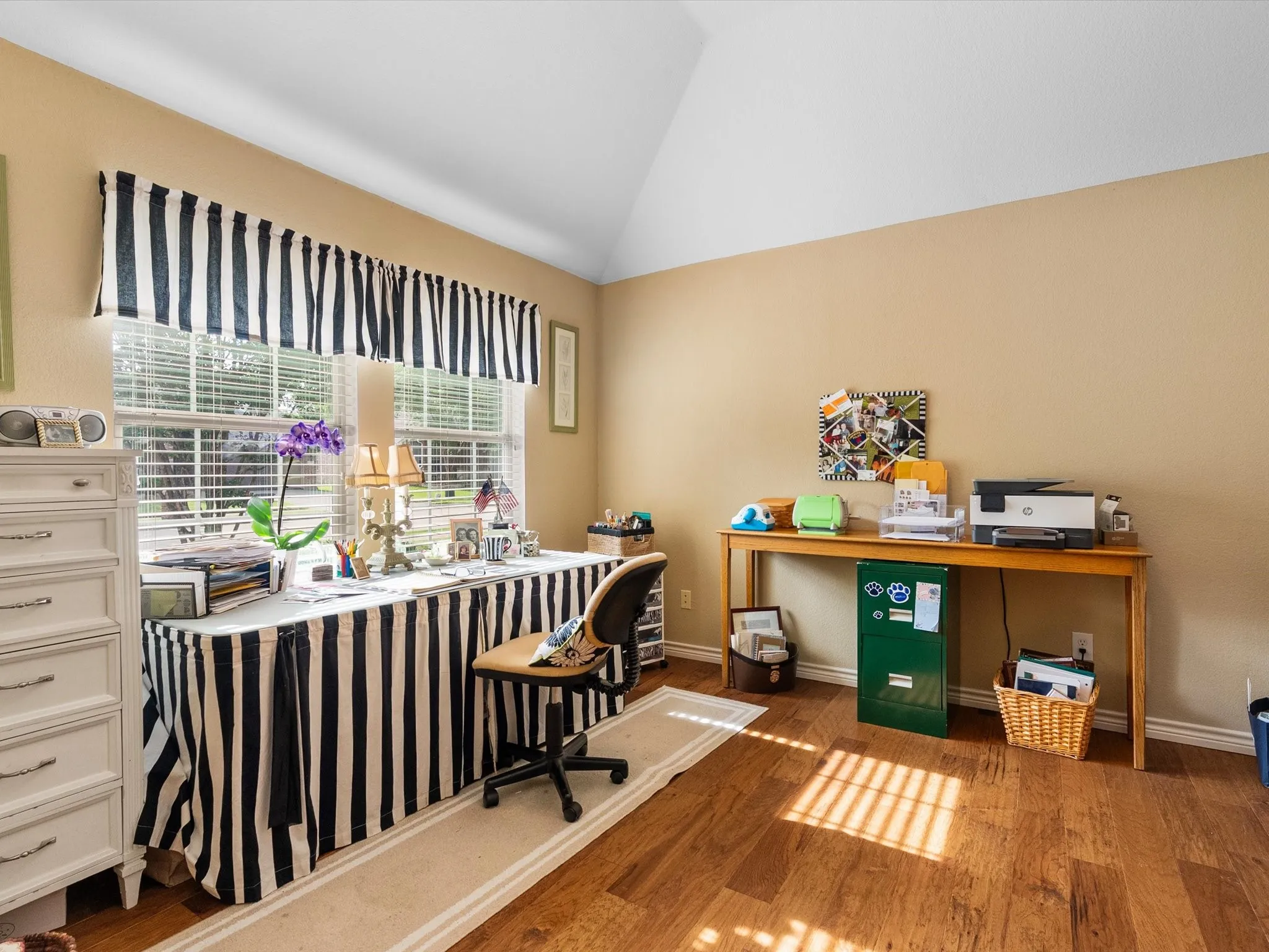 Single Family Residence For Sale in Denton County , 8665 Marion Drive, Frisco, Texas 75036, 3 Bedroom, 2 Bathroom, 2 Garage spaces, 2,242 Sqft, built in 2005, mls#21251275, Real Estate Agent in Frisco, Homes For Sale in Denton county, Homes For Sale in Frisco, Realtor in Frisco Texas, Real Estate Brokerage Independent Realty Texas, Luminita Cordes Realtor