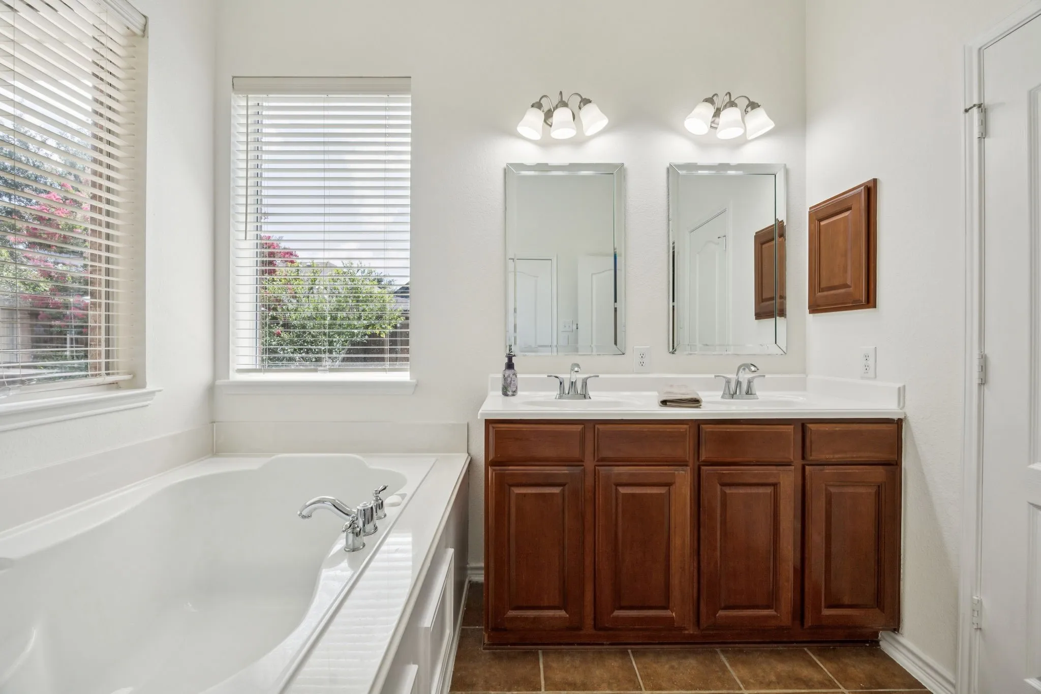 Single Family Residence For Sale in Denton County , 8665 Marion Drive, Frisco, Texas 75036, 3 Bedroom, 2 Bathroom, 2 Garage spaces, 2,242 Sqft, built in 2005, mls#21251275, Real Estate Agent in Frisco, Homes For Sale in Denton county, Homes For Sale in Frisco, Realtor in Frisco Texas, Real Estate Brokerage Independent Realty Texas, Luminita Cordes Realtor