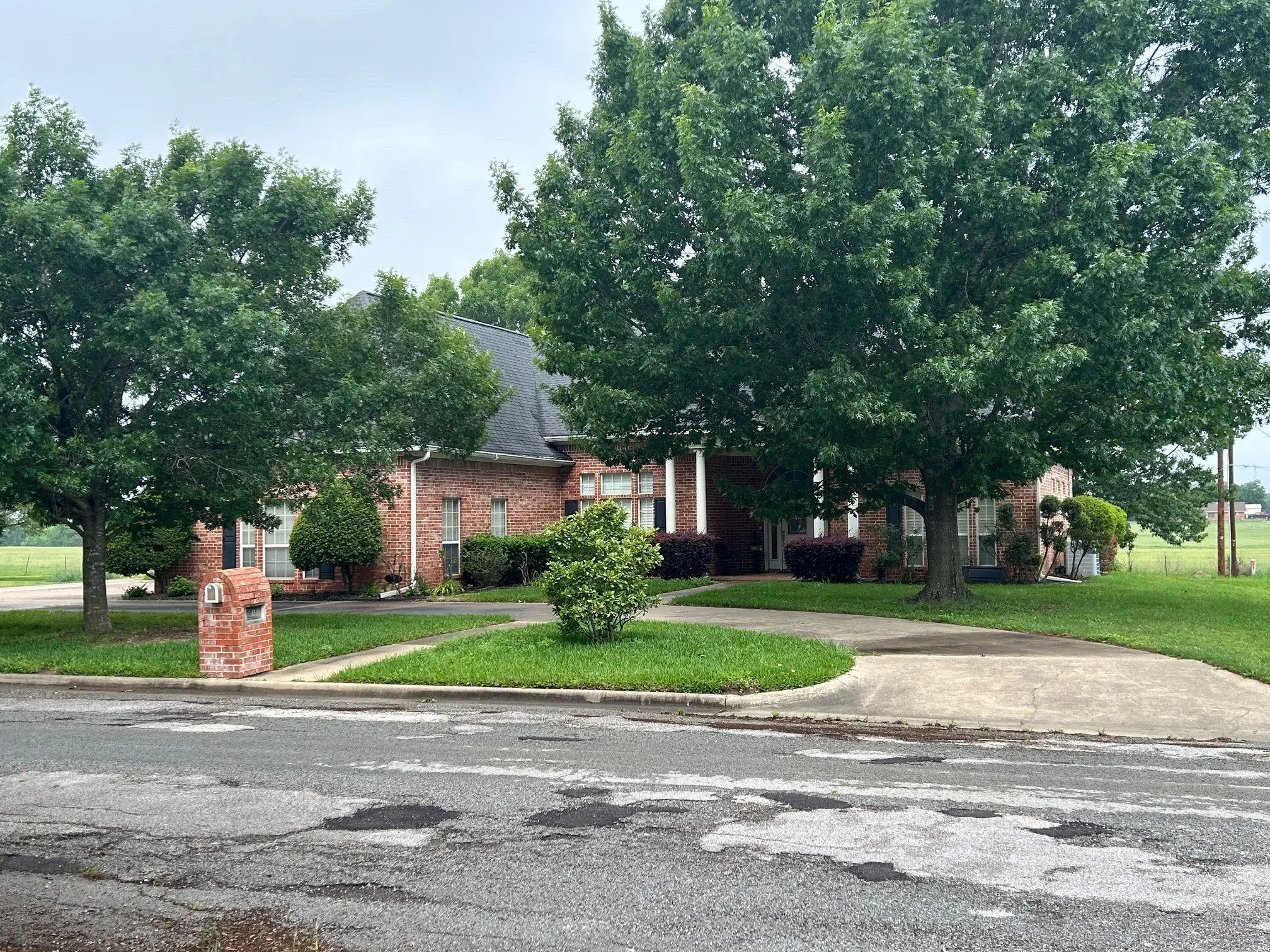 Single Family Residence For Sale in Limestone County , 903 Mesquite Lane, Mexia, Texas 76667, 4 Bedroom, 3 Bathroom, 3 Garage spaces, 3,491 Sqft, built in 2000, mls#21251652, Real Estate Agent in Mexia, Homes For Sale in Limestone county, Homes For Sale in Mexia, Realtor in Mexia Texas, Real Estate Brokerage Independent Realty Texas, Luminita Cordes Realtor