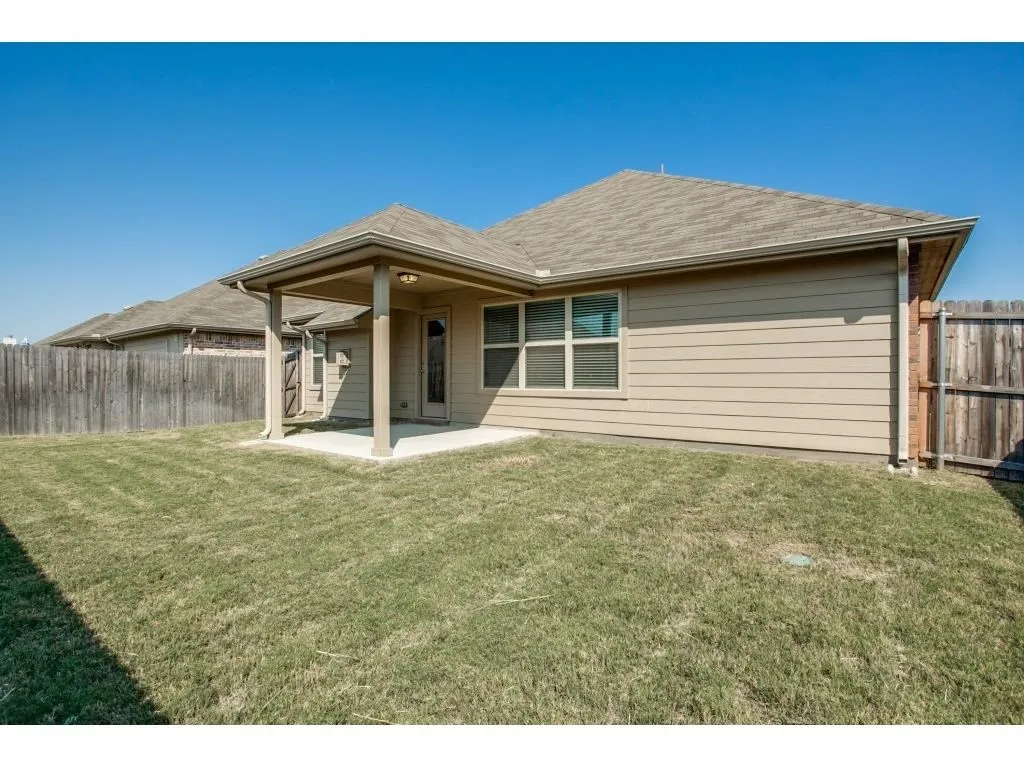 Single Family Residence For Rent in Denton County , 1120 Villa Paloma Boulevard, Little Elm, Texas 75068, 3 Bedrooms, 2 Bathrooms, 2 Garage spaces, 1,805 Sqft, built in 2013, New Construction - Complete, Price $2,195, mls#21238833, Real Estate Agent in Little Elm, Homes For Rent in Denton county, Homes For Rent in Little Elm, Realtor in Little Elm Texas, Real Estate Brokerage Independent Realty Texas, Luminita Cordes Realtor