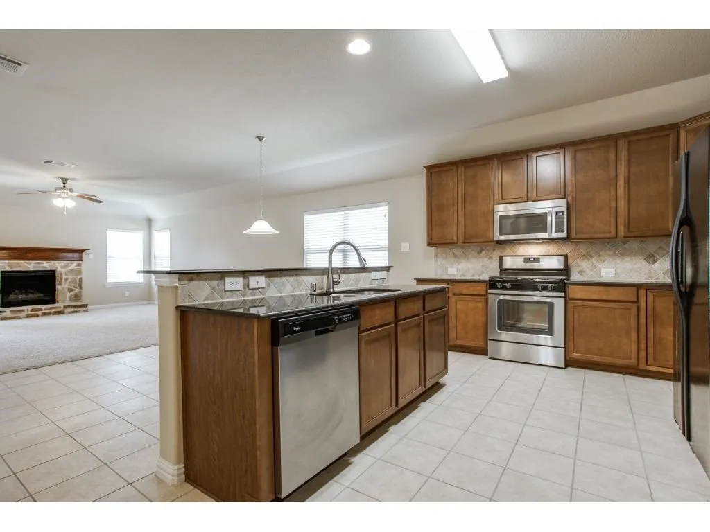 Single Family Residence For Rent in Denton County , 1120 Villa Paloma Boulevard, Little Elm, Texas 75068, 3 Bedrooms, 2 Bathrooms, 2 Garage spaces, 1,805 Sqft, built in 2013, New Construction - Complete, Price $2,195, mls#21238833, Real Estate Agent in Little Elm, Homes For Rent in Denton county, Homes For Rent in Little Elm, Realtor in Little Elm Texas, Real Estate Brokerage Independent Realty Texas, Luminita Cordes Realtor