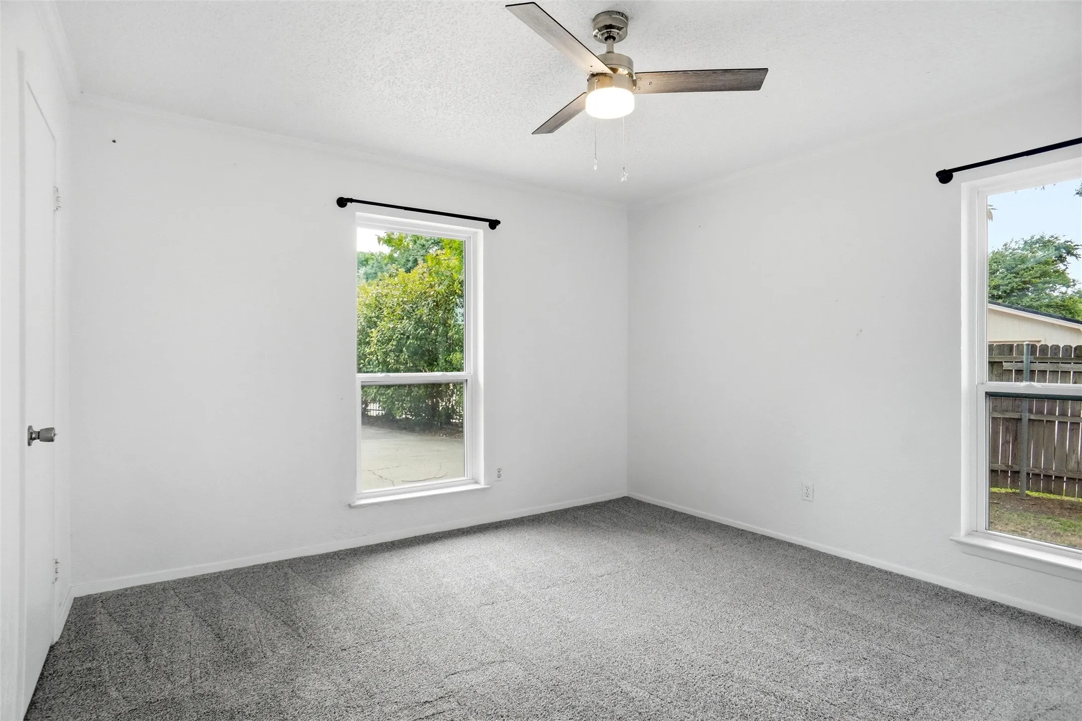 Single Family Residence For Sale in Tarrant County , 261 Timberlake Drive, Azle, Texas 76020, 4 Bedroom, 2 Bathroom, 2 Garage spaces, 2,128 Sqft, built in 1973, mls#21247918, Real Estate Agent in Azle, Homes For Sale in Tarrant county, Homes For Sale in Azle, Realtor in Azle Texas, Real Estate Brokerage Independent Realty Texas, Luminita Cordes Realtor