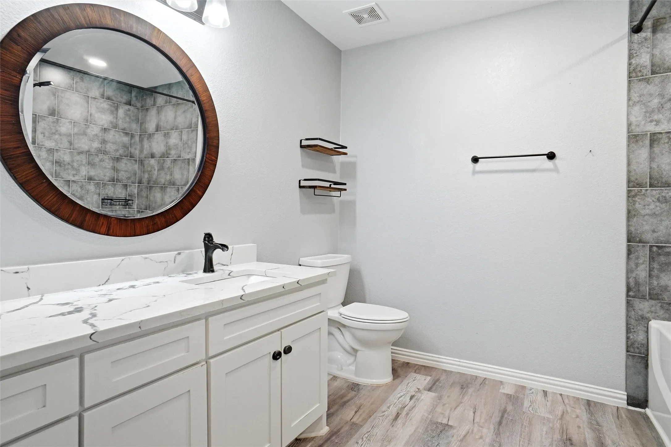 Single Family Residence For Sale in Tarrant County , 261 Timberlake Drive, Azle, Texas 76020, 4 Bedroom, 2 Bathroom, 2 Garage spaces, 2,128 Sqft, built in 1973, mls#21247918, Real Estate Agent in Azle, Homes For Sale in Tarrant county, Homes For Sale in Azle, Realtor in Azle Texas, Real Estate Brokerage Independent Realty Texas, Luminita Cordes Realtor
