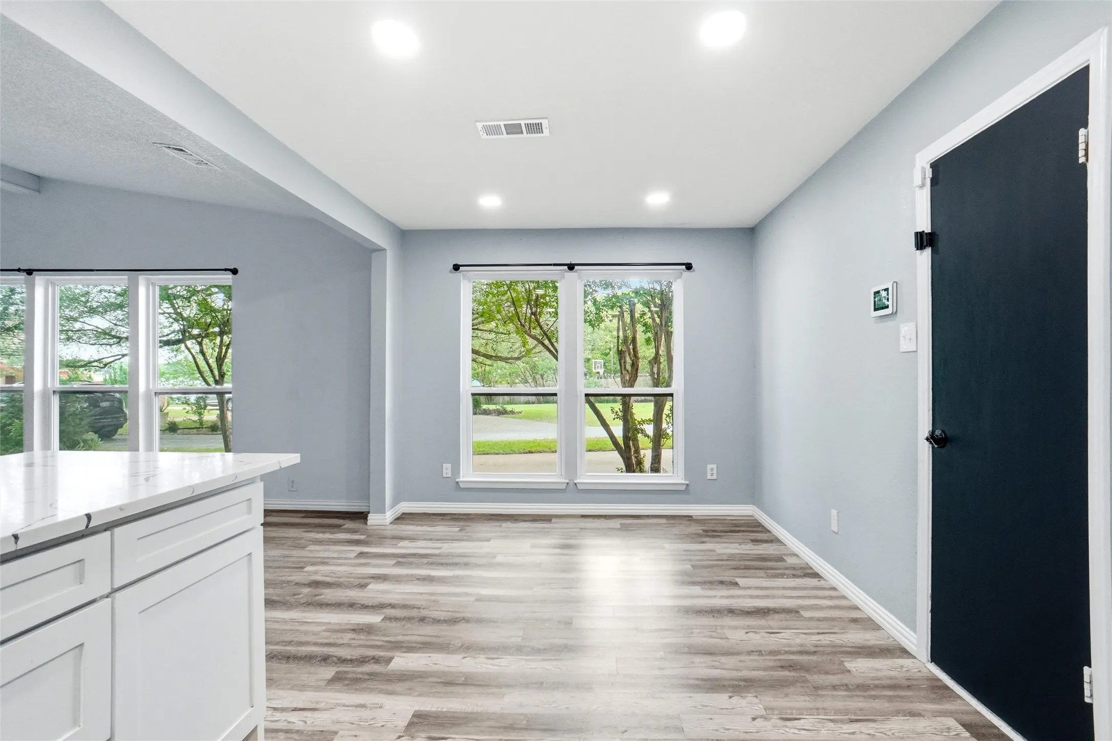 Single Family Residence For Sale in Tarrant County , 261 Timberlake Drive, Azle, Texas 76020, 4 Bedroom, 2 Bathroom, 2 Garage spaces, 2,128 Sqft, built in 1973, mls#21247918, Real Estate Agent in Azle, Homes For Sale in Tarrant county, Homes For Sale in Azle, Realtor in Azle Texas, Real Estate Brokerage Independent Realty Texas, Luminita Cordes Realtor