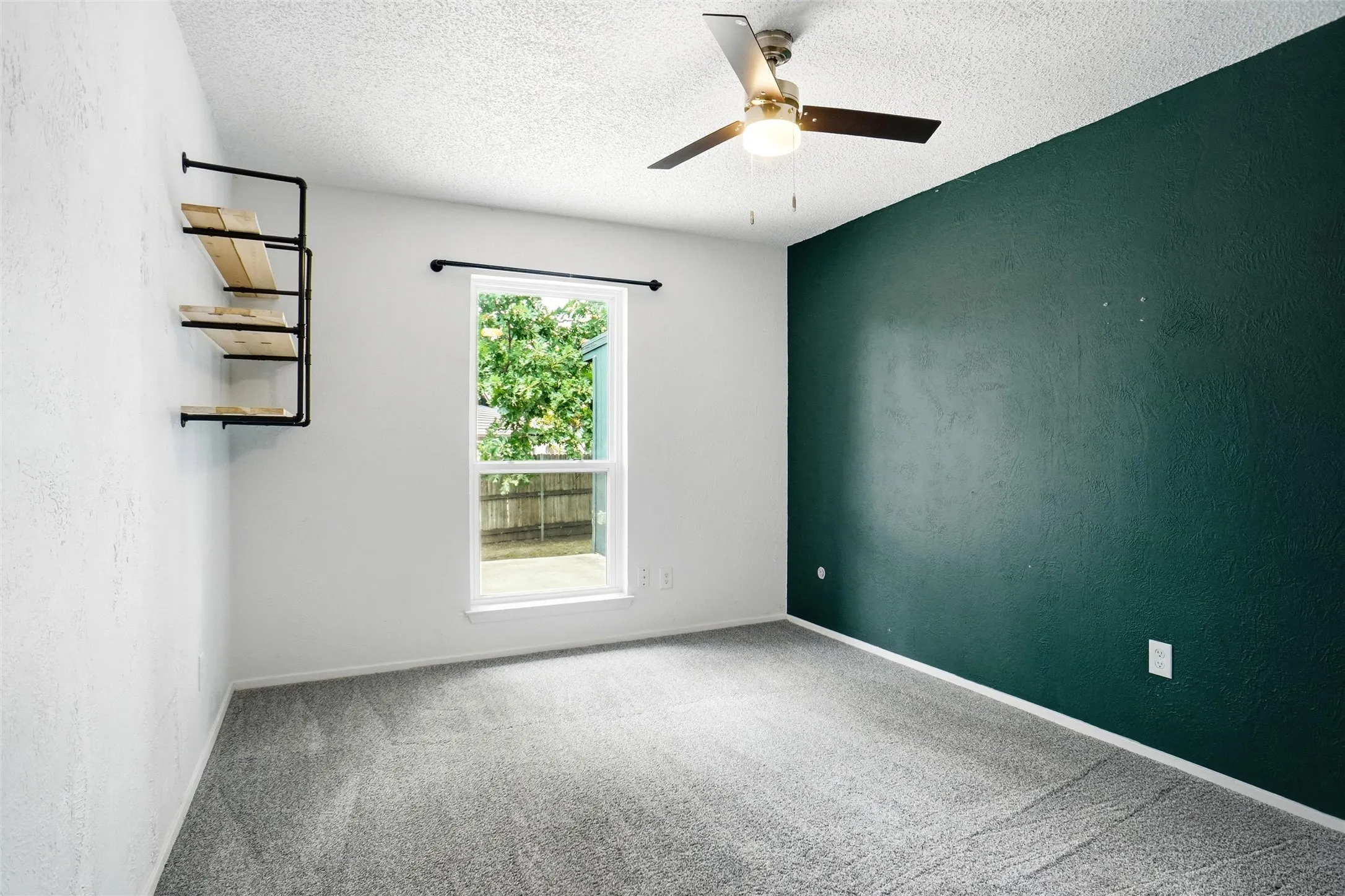 Single Family Residence For Sale in Tarrant County , 261 Timberlake Drive, Azle, Texas 76020, 4 Bedroom, 2 Bathroom, 2 Garage spaces, 2,128 Sqft, built in 1973, mls#21247918, Real Estate Agent in Azle, Homes For Sale in Tarrant county, Homes For Sale in Azle, Realtor in Azle Texas, Real Estate Brokerage Independent Realty Texas, Luminita Cordes Realtor