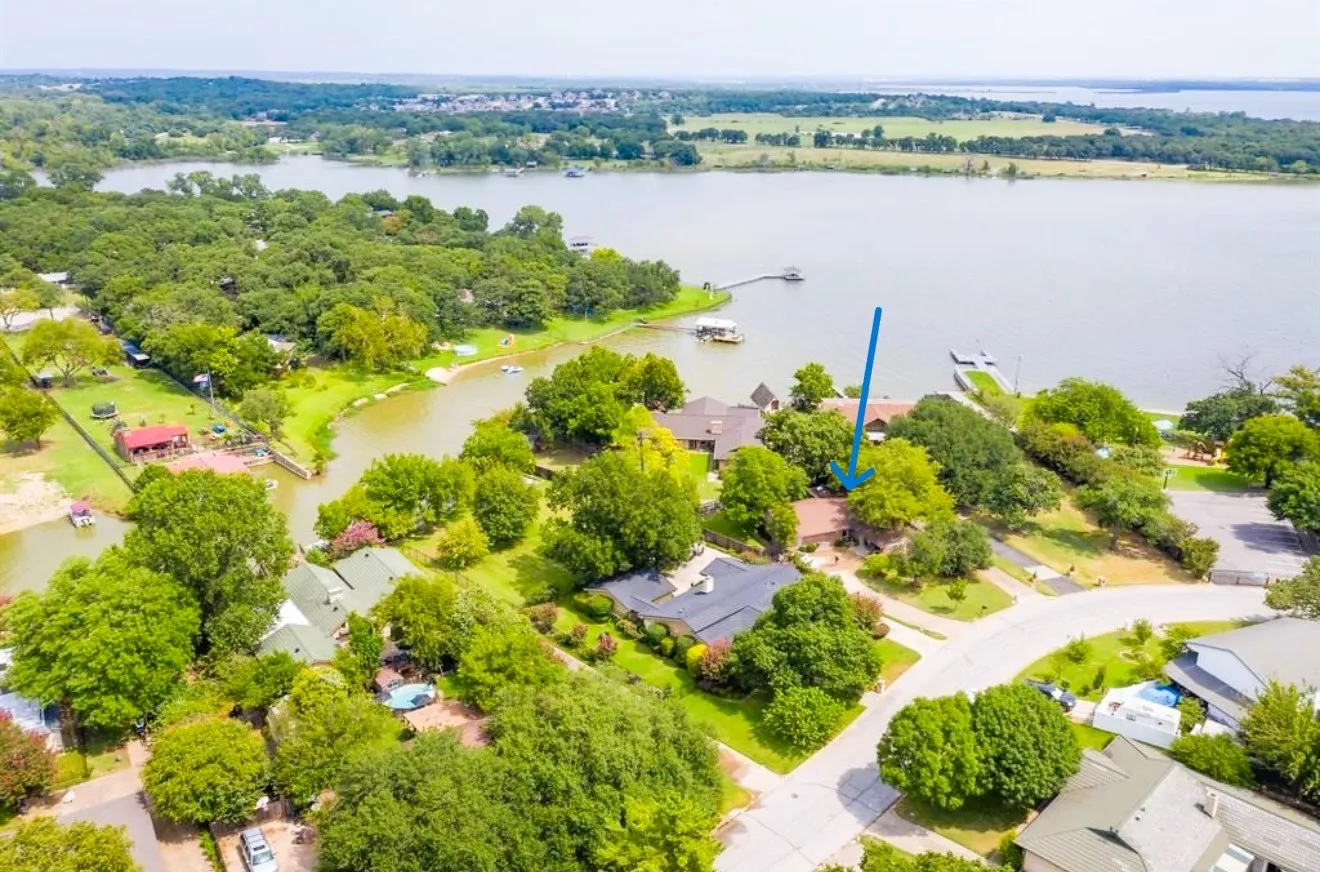 Single Family Residence For Sale in Tarrant County , 261 Timberlake Drive, Azle, Texas 76020, 4 Bedroom, 2 Bathroom, 2 Garage spaces, 2,128 Sqft, built in 1973, mls#21247918, Real Estate Agent in Azle, Homes For Sale in Tarrant county, Homes For Sale in Azle, Realtor in Azle Texas, Real Estate Brokerage Independent Realty Texas, Luminita Cordes Realtor