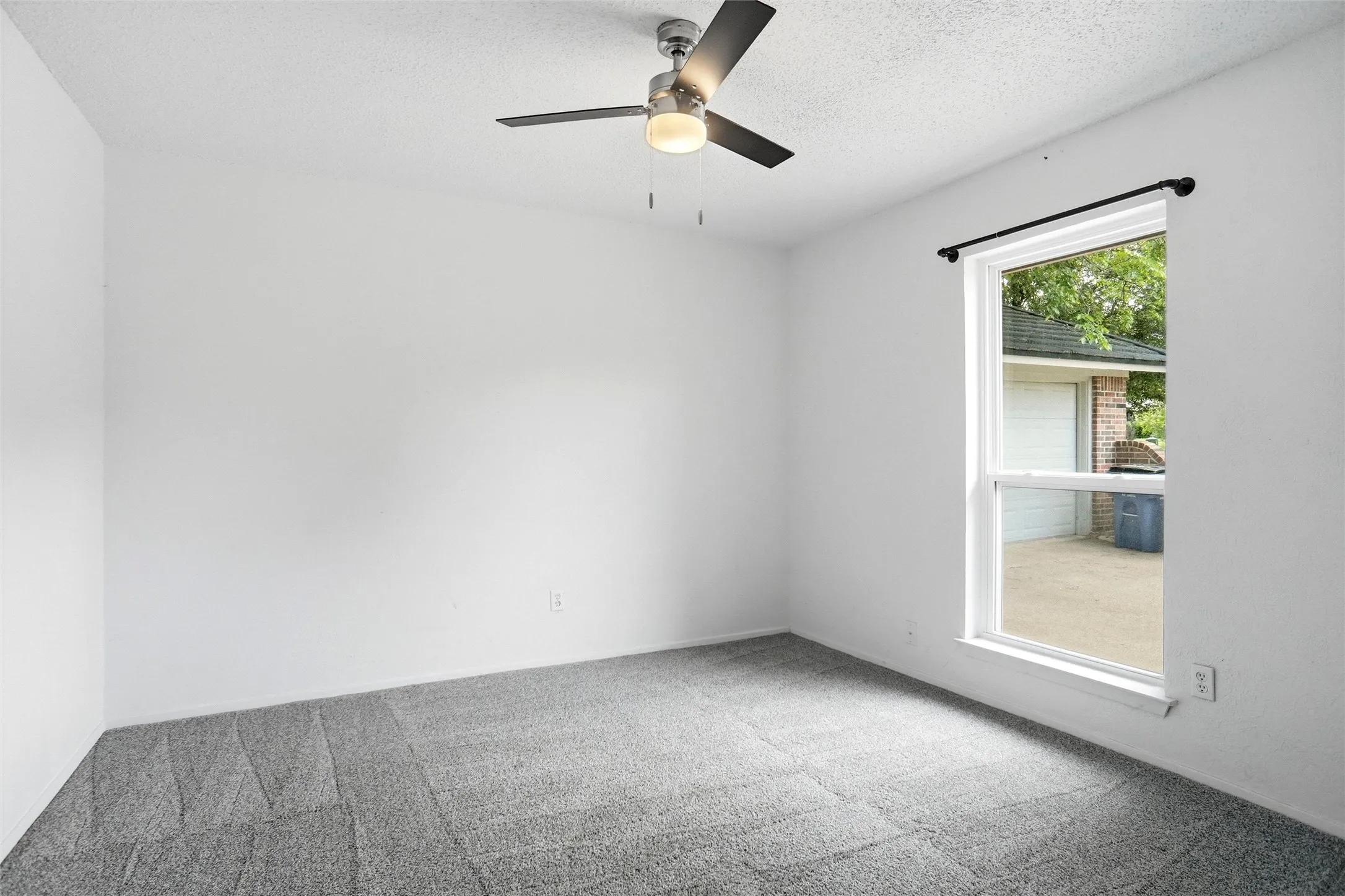 Single Family Residence For Sale in Tarrant County , 261 Timberlake Drive, Azle, Texas 76020, 4 Bedroom, 2 Bathroom, 2 Garage spaces, 2,128 Sqft, built in 1973, mls#21247918, Real Estate Agent in Azle, Homes For Sale in Tarrant county, Homes For Sale in Azle, Realtor in Azle Texas, Real Estate Brokerage Independent Realty Texas, Luminita Cordes Realtor