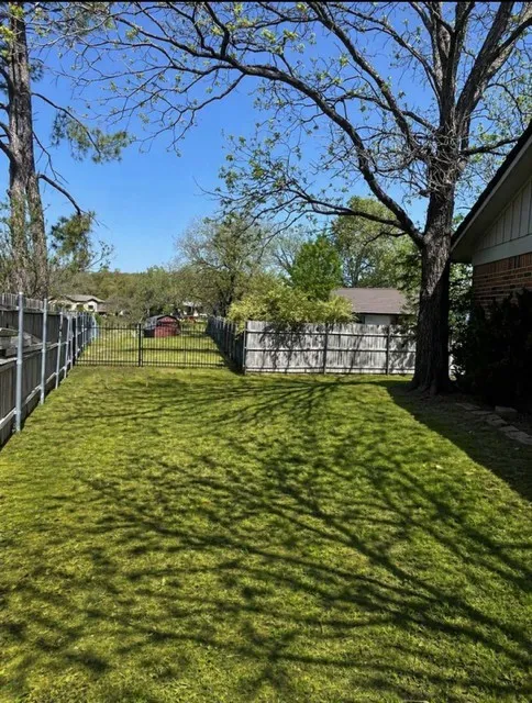 Single Family Residence For Sale in Tarrant County , 261 Timberlake Drive, Azle, Texas 76020, 4 Bedroom, 2 Bathroom, 2 Garage spaces, 2,128 Sqft, built in 1973, mls#21247918, Real Estate Agent in Azle, Homes For Sale in Tarrant county, Homes For Sale in Azle, Realtor in Azle Texas, Real Estate Brokerage Independent Realty Texas, Luminita Cordes Realtor