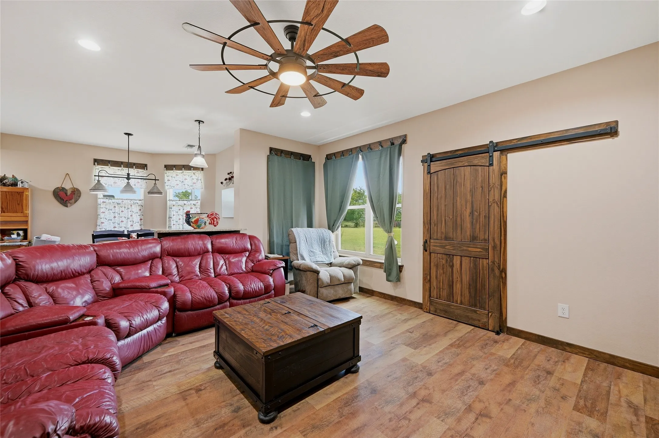 Single Family Residence For Sale in Grayson County , 4652 Old Southmayd Road, Sherman, Texas 75092, 6 Bedroom, 3 Bathroom, Garage spaces, 4,237 Sqft, built in 1999, Preowned, Price $1,200,000, mls#21249800, Real Estate Agent in Sherman, Homes For Sale in Grayson county, Homes For Sale in Sherman, Realtor in Sherman Texas, Real Estate Brokerage Independent Realty Texas, Luminita Cordes Realtor