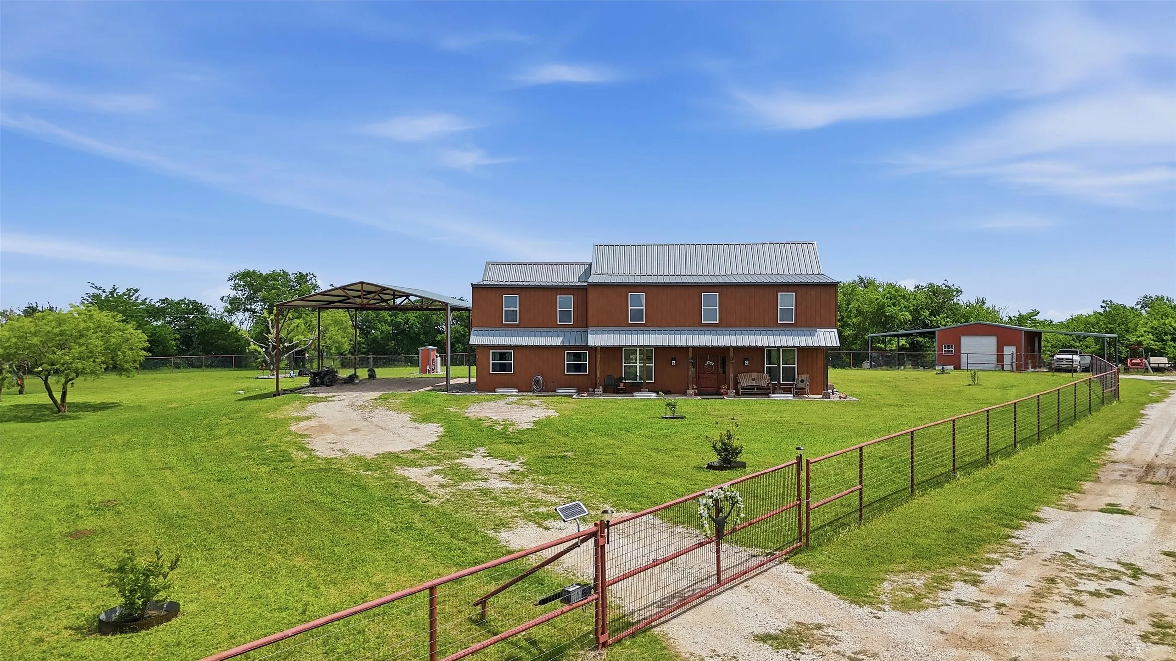 Single Family Residence For Sale in Grayson County , 4652 Old Southmayd Road, Sherman, Texas 75092, 6 Bedroom, 3 Bathroom, Garage spaces, 4,237 Sqft, built in 1999, Preowned, Price $1,200,000, mls#21249800, Real Estate Agent in Sherman, Homes For Sale in Grayson county, Homes For Sale in Sherman, Realtor in Sherman Texas, Real Estate Brokerage Independent Realty Texas, Luminita Cordes Realtor