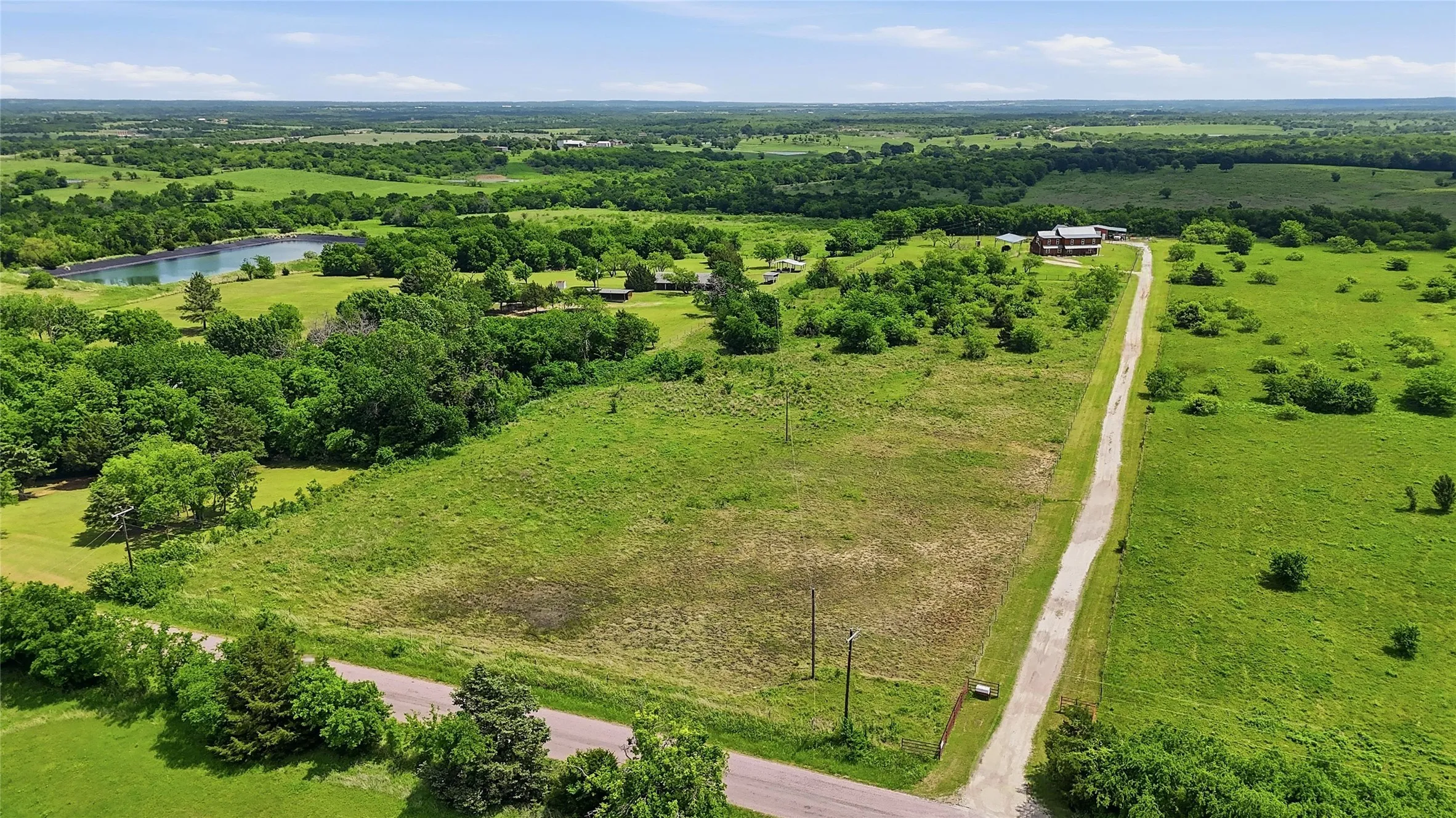 Single Family Residence For Sale in Grayson County , 4652 Old Southmayd Road, Sherman, Texas 75092, 6 Bedroom, 3 Bathroom, Garage spaces, 4,237 Sqft, built in 1999, Preowned, Price $1,200,000, mls#21249800, Real Estate Agent in Sherman, Homes For Sale in Grayson county, Homes For Sale in Sherman, Realtor in Sherman Texas, Real Estate Brokerage Independent Realty Texas, Luminita Cordes Realtor