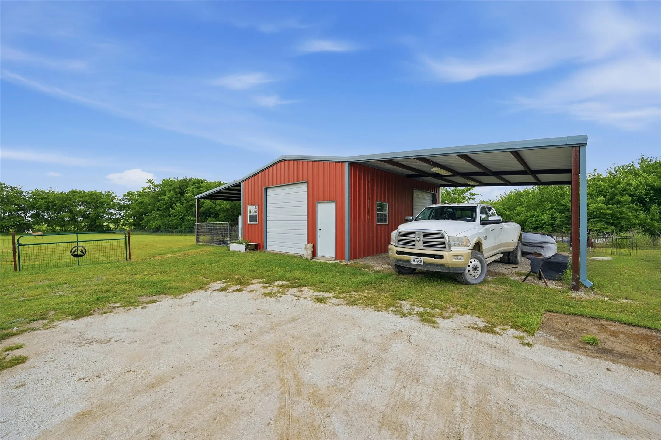 Single Family Residence For Sale in Grayson County , 4652 Old Southmayd Road, Sherman, Texas 75092, 6 Bedroom, 3 Bathroom, Garage spaces, 4,237 Sqft, built in 1999, Preowned, Price $1,200,000, mls#21249800, Real Estate Agent in Sherman, Homes For Sale in Grayson county, Homes For Sale in Sherman, Realtor in Sherman Texas, Real Estate Brokerage Independent Realty Texas, Luminita Cordes Realtor