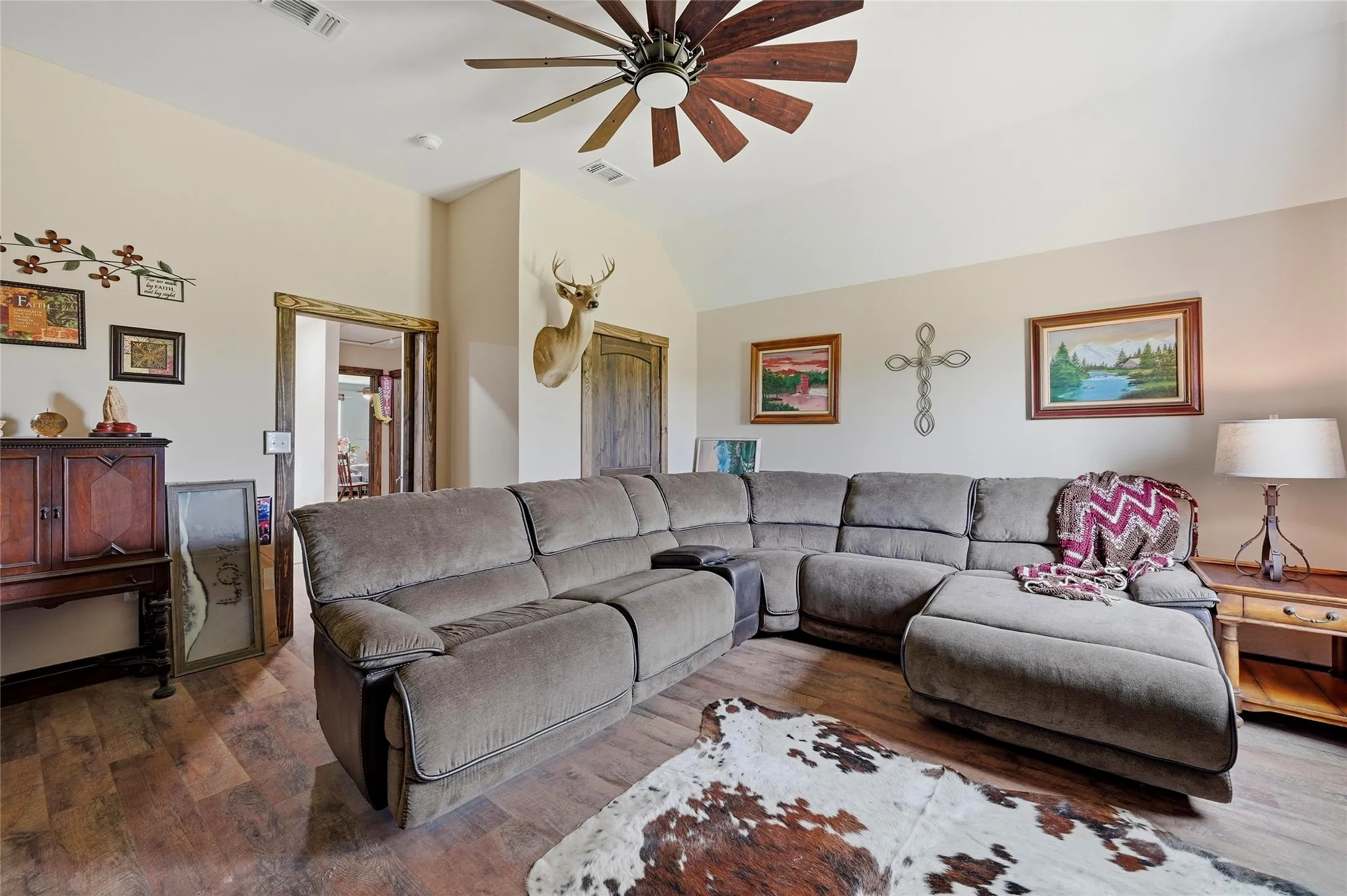 Single Family Residence For Sale in Grayson County , 4652 Old Southmayd Road, Sherman, Texas 75092, 6 Bedroom, 3 Bathroom, Garage spaces, 4,237 Sqft, built in 1999, Preowned, Price $1,200,000, mls#21249800, Real Estate Agent in Sherman, Homes For Sale in Grayson county, Homes For Sale in Sherman, Realtor in Sherman Texas, Real Estate Brokerage Independent Realty Texas, Luminita Cordes Realtor