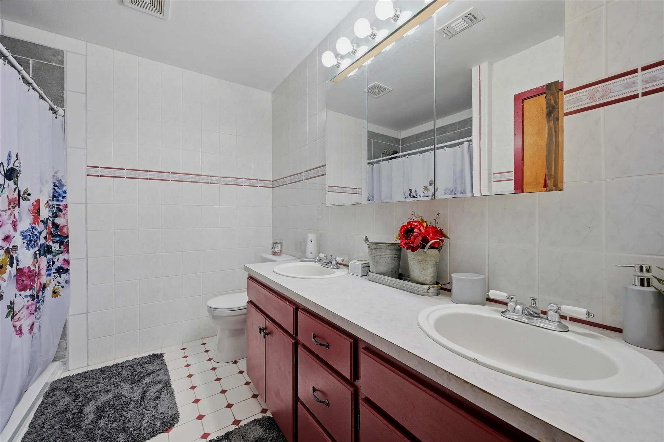 Single Family Residence For Sale in Grayson County , 4652 Old Southmayd Road, Sherman, Texas 75092, 6 Bedroom, 3 Bathroom, Garage spaces, 4,237 Sqft, built in 1999, Preowned, Price $1,200,000, mls#21249800, Real Estate Agent in Sherman, Homes For Sale in Grayson county, Homes For Sale in Sherman, Realtor in Sherman Texas, Real Estate Brokerage Independent Realty Texas, Luminita Cordes Realtor