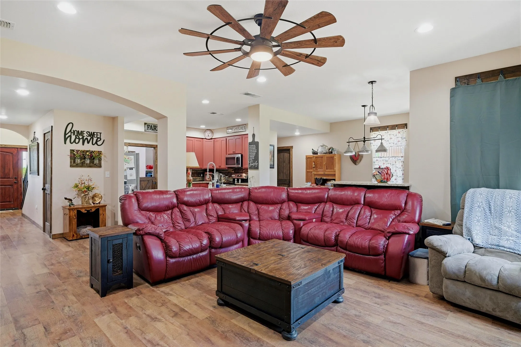Single Family Residence For Sale in Grayson County , 4652 Old Southmayd Road, Sherman, Texas 75092, 6 Bedroom, 3 Bathroom, Garage spaces, 4,237 Sqft, built in 1999, Preowned, Price $1,200,000, mls#21249800, Real Estate Agent in Sherman, Homes For Sale in Grayson county, Homes For Sale in Sherman, Realtor in Sherman Texas, Real Estate Brokerage Independent Realty Texas, Luminita Cordes Realtor