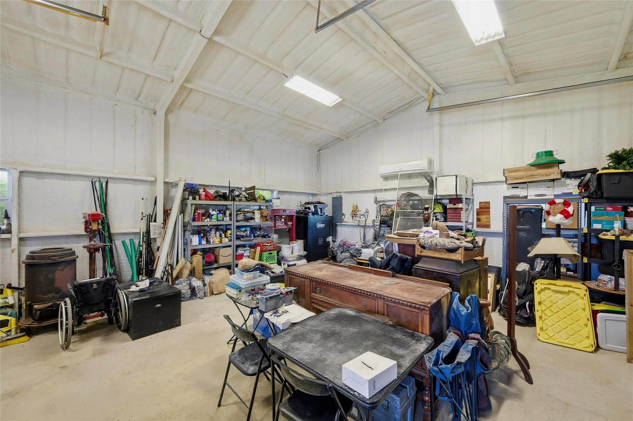 Single Family Residence For Sale in Grayson County , 4652 Old Southmayd Road, Sherman, Texas 75092, 6 Bedroom, 3 Bathroom, Garage spaces, 4,237 Sqft, built in 1999, Preowned, Price $1,200,000, mls#21249800, Real Estate Agent in Sherman, Homes For Sale in Grayson county, Homes For Sale in Sherman, Realtor in Sherman Texas, Real Estate Brokerage Independent Realty Texas, Luminita Cordes Realtor