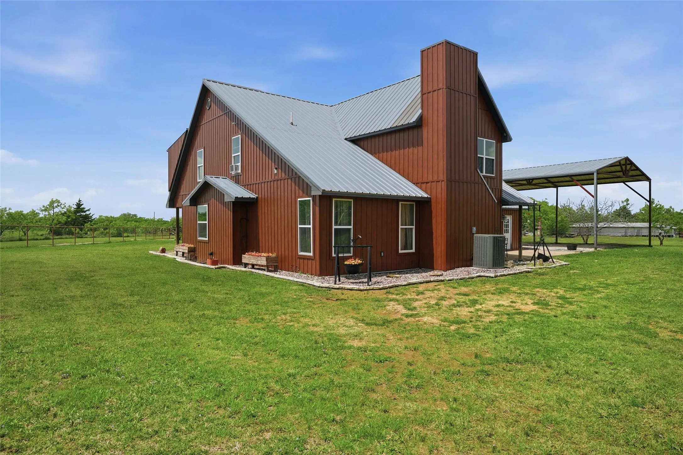 Single Family Residence For Sale in Grayson County , 4652 Old Southmayd Road, Sherman, Texas 75092, 6 Bedroom, 3 Bathroom, Garage spaces, 4,237 Sqft, built in 1999, Preowned, Price $1,200,000, mls#21249800, Real Estate Agent in Sherman, Homes For Sale in Grayson county, Homes For Sale in Sherman, Realtor in Sherman Texas, Real Estate Brokerage Independent Realty Texas, Luminita Cordes Realtor