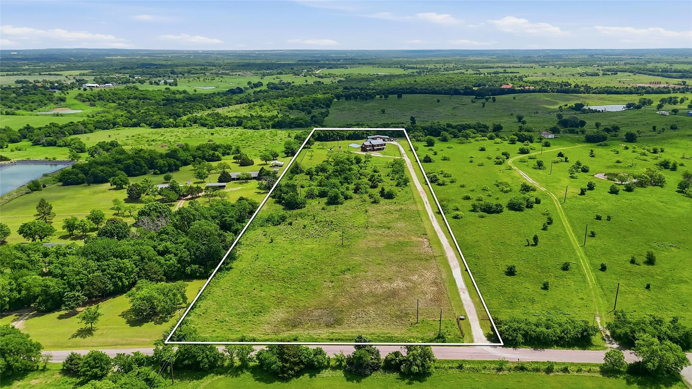 Single Family Residence For Sale in Grayson County , 4652 Old Southmayd Road, Sherman, Texas 75092, 6 Bedroom, 3 Bathroom, Garage spaces, 4,237 Sqft, built in 1999, Preowned, Price $1,200,000, mls#21249800, Real Estate Agent in Sherman, Homes For Sale in Grayson county, Homes For Sale in Sherman, Realtor in Sherman Texas, Real Estate Brokerage Independent Realty Texas, Luminita Cordes Realtor