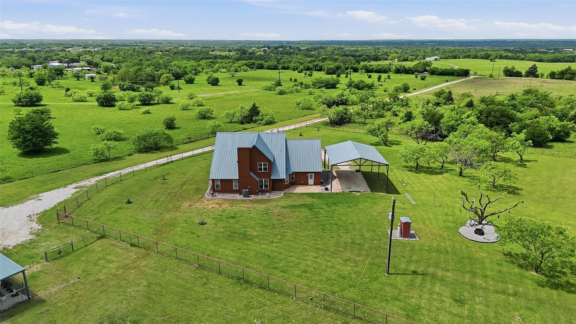 Single Family Residence For Sale in Grayson County , 4652 Old Southmayd Road, Sherman, Texas 75092, 6 Bedroom, 3 Bathroom, Garage spaces, 4,237 Sqft, built in 1999, Preowned, Price $1,200,000, mls#21249800, Real Estate Agent in Sherman, Homes For Sale in Grayson county, Homes For Sale in Sherman, Realtor in Sherman Texas, Real Estate Brokerage Independent Realty Texas, Luminita Cordes Realtor