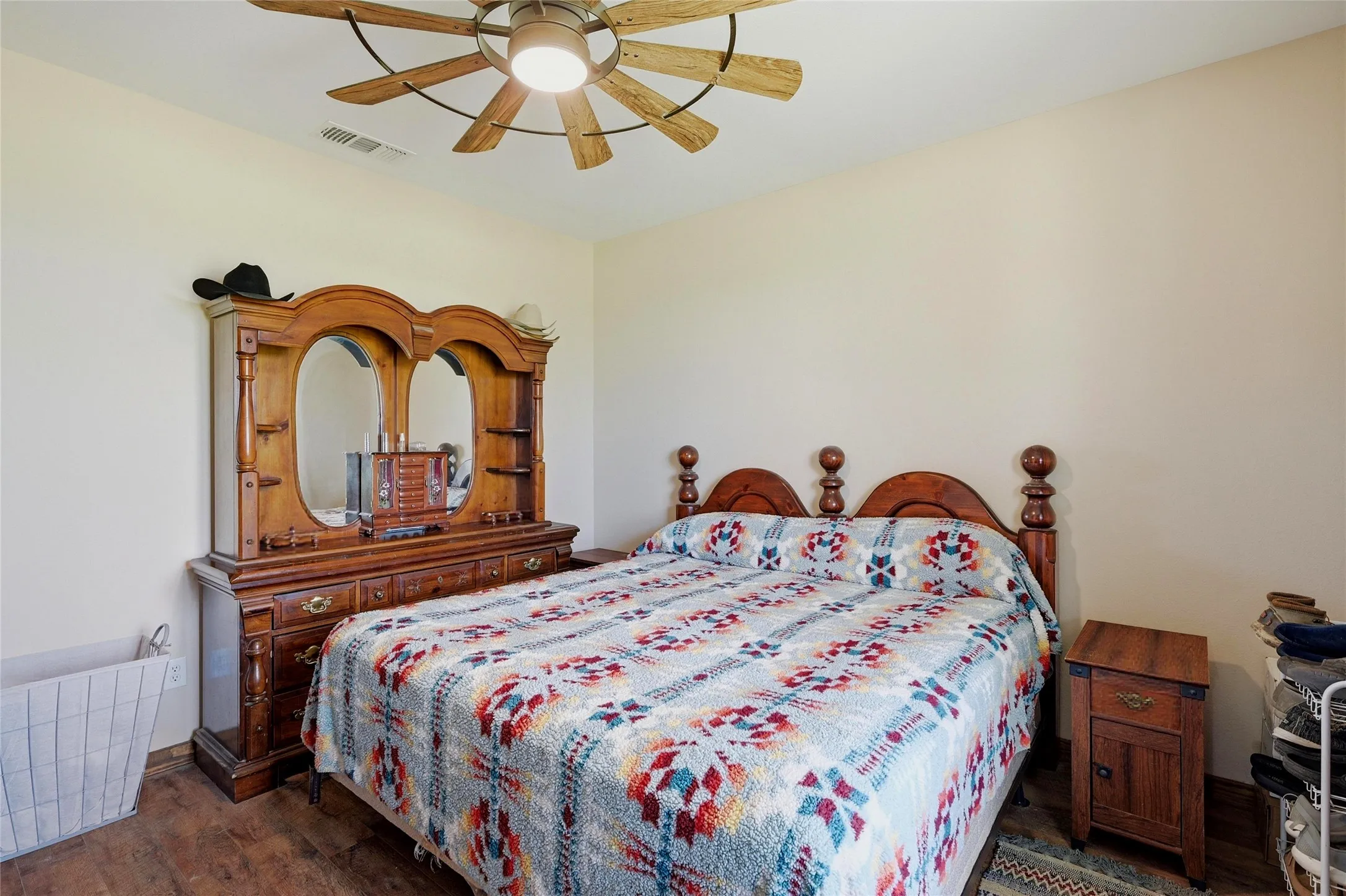 Single Family Residence For Sale in Grayson County , 4652 Old Southmayd Road, Sherman, Texas 75092, 6 Bedroom, 3 Bathroom, Garage spaces, 4,237 Sqft, built in 1999, Preowned, Price $1,200,000, mls#21249800, Real Estate Agent in Sherman, Homes For Sale in Grayson county, Homes For Sale in Sherman, Realtor in Sherman Texas, Real Estate Brokerage Independent Realty Texas, Luminita Cordes Realtor