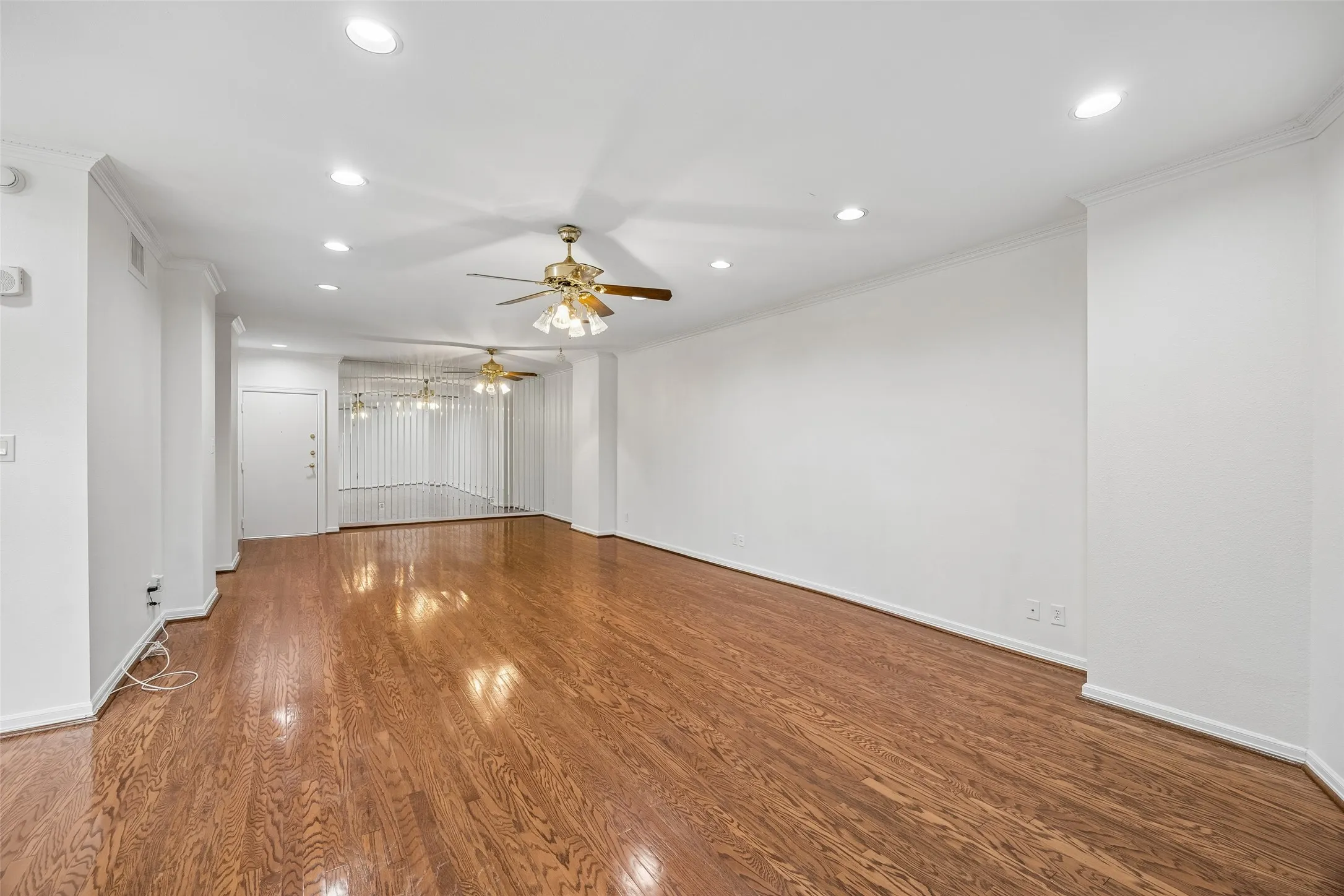 Condominium For Sale in Dallas County , 5200 Keller Springs Road 110, Dallas, Texas 75248, 1 Bedroom, 2 Bathroom, Garage spaces, 1,766 Sqft, built in 1981, mls#21230887, Real Estate Agent in Dallas, Homes For Sale in Dallas county, Homes For Sale in Dallas, Realtor in Dallas Texas, Real Estate Brokerage Independent Realty Texas, Luminita Cordes Realtor