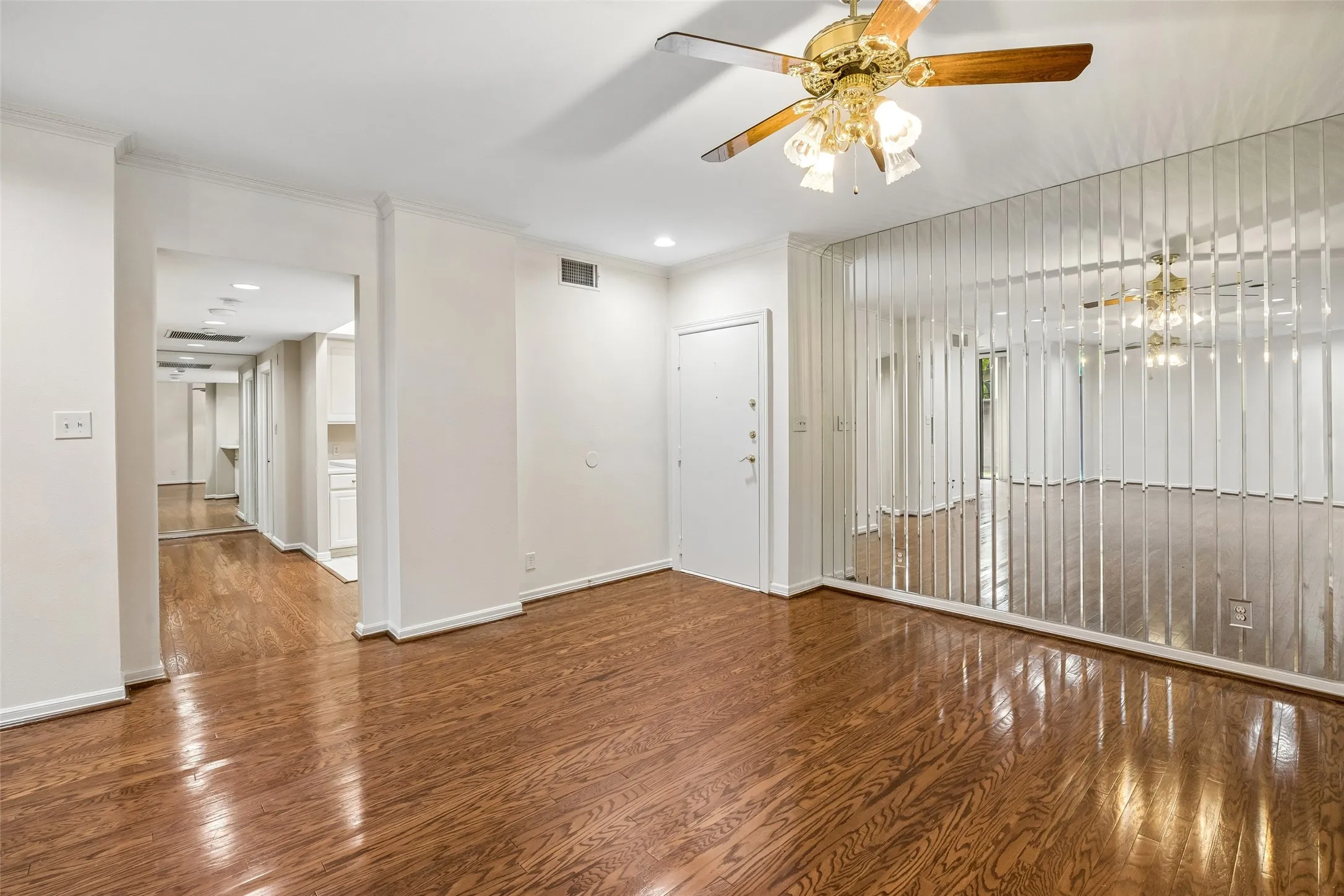 Condominium For Sale in Dallas County , 5200 Keller Springs Road 110, Dallas, Texas 75248, 1 Bedroom, 2 Bathroom, Garage spaces, 1,766 Sqft, built in 1981, mls#21230887, Real Estate Agent in Dallas, Homes For Sale in Dallas county, Homes For Sale in Dallas, Realtor in Dallas Texas, Real Estate Brokerage Independent Realty Texas, Luminita Cordes Realtor