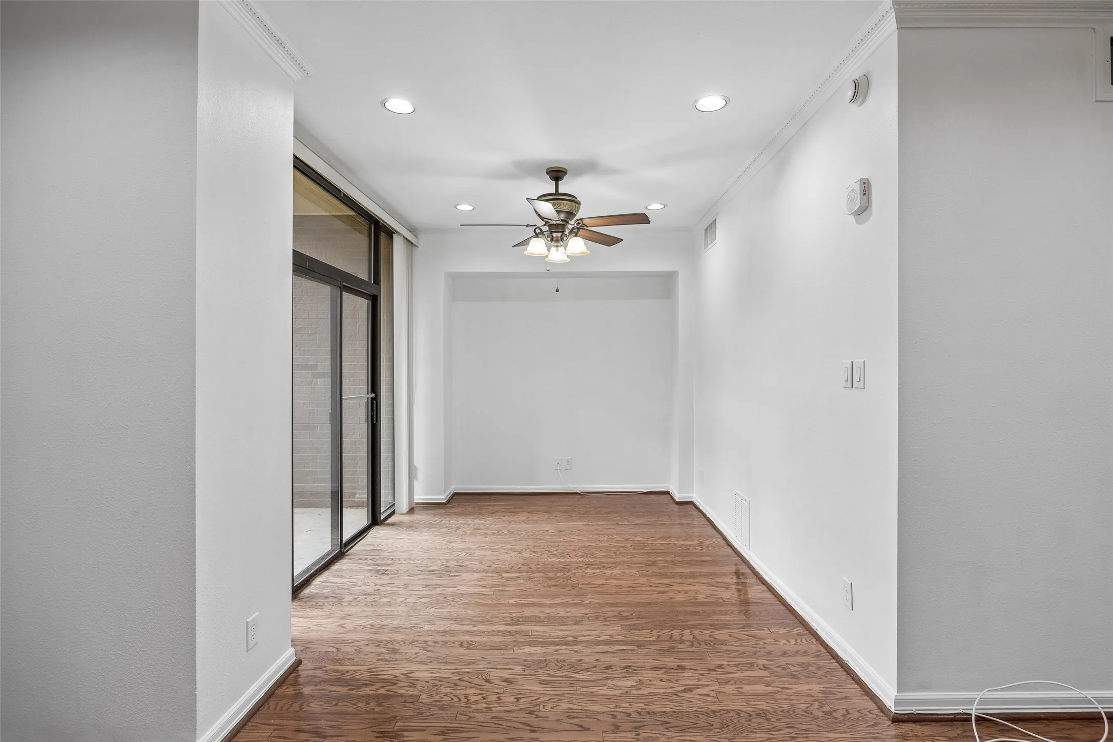 Condominium For Sale in Dallas County , 5200 Keller Springs Road 110, Dallas, Texas 75248, 1 Bedroom, 2 Bathroom, Garage spaces, 1,766 Sqft, built in 1981, mls#21230887, Real Estate Agent in Dallas, Homes For Sale in Dallas county, Homes For Sale in Dallas, Realtor in Dallas Texas, Real Estate Brokerage Independent Realty Texas, Luminita Cordes Realtor