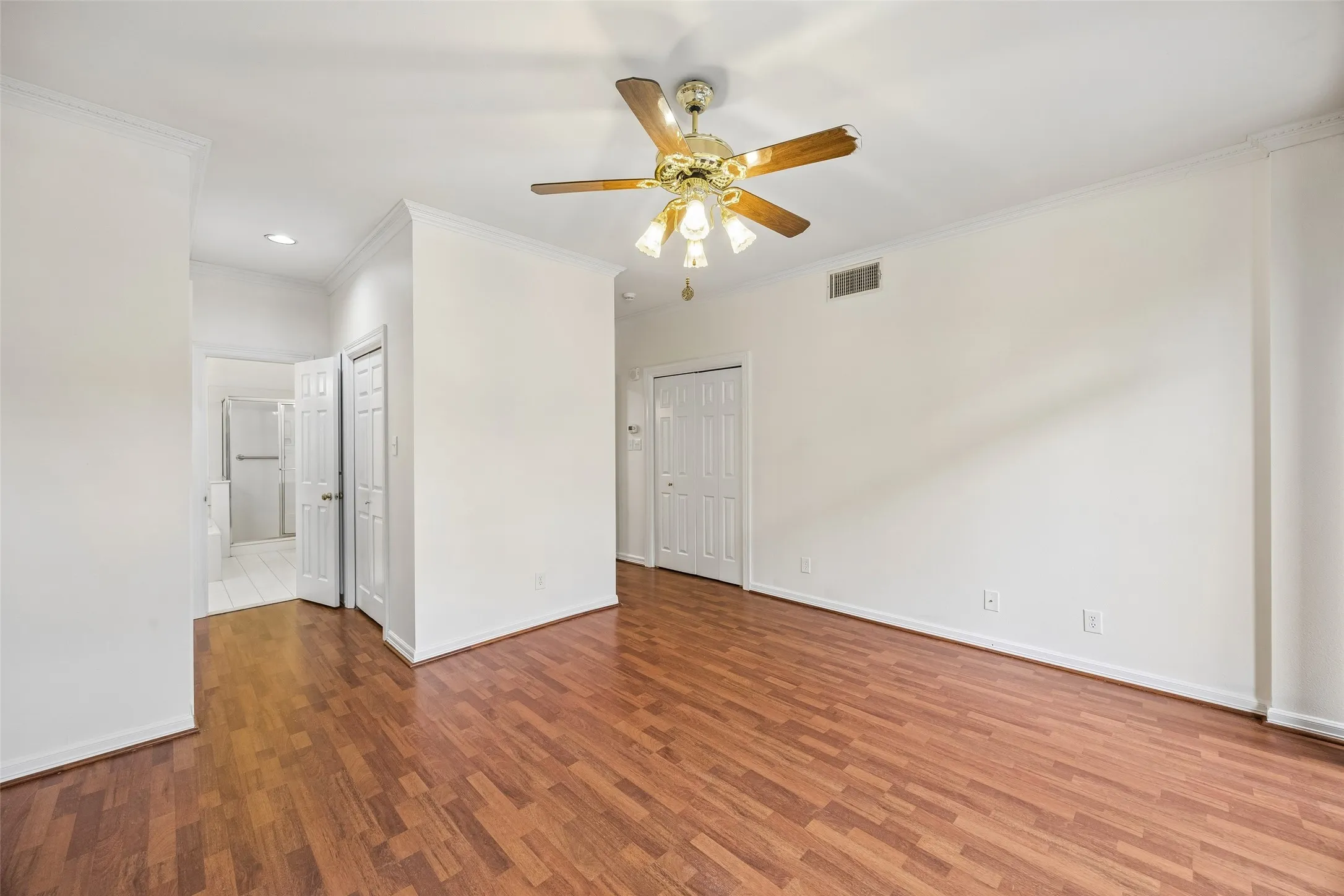 Condominium For Sale in Dallas County , 5200 Keller Springs Road 110, Dallas, Texas 75248, 1 Bedroom, 2 Bathroom, Garage spaces, 1,766 Sqft, built in 1981, mls#21230887, Real Estate Agent in Dallas, Homes For Sale in Dallas county, Homes For Sale in Dallas, Realtor in Dallas Texas, Real Estate Brokerage Independent Realty Texas, Luminita Cordes Realtor