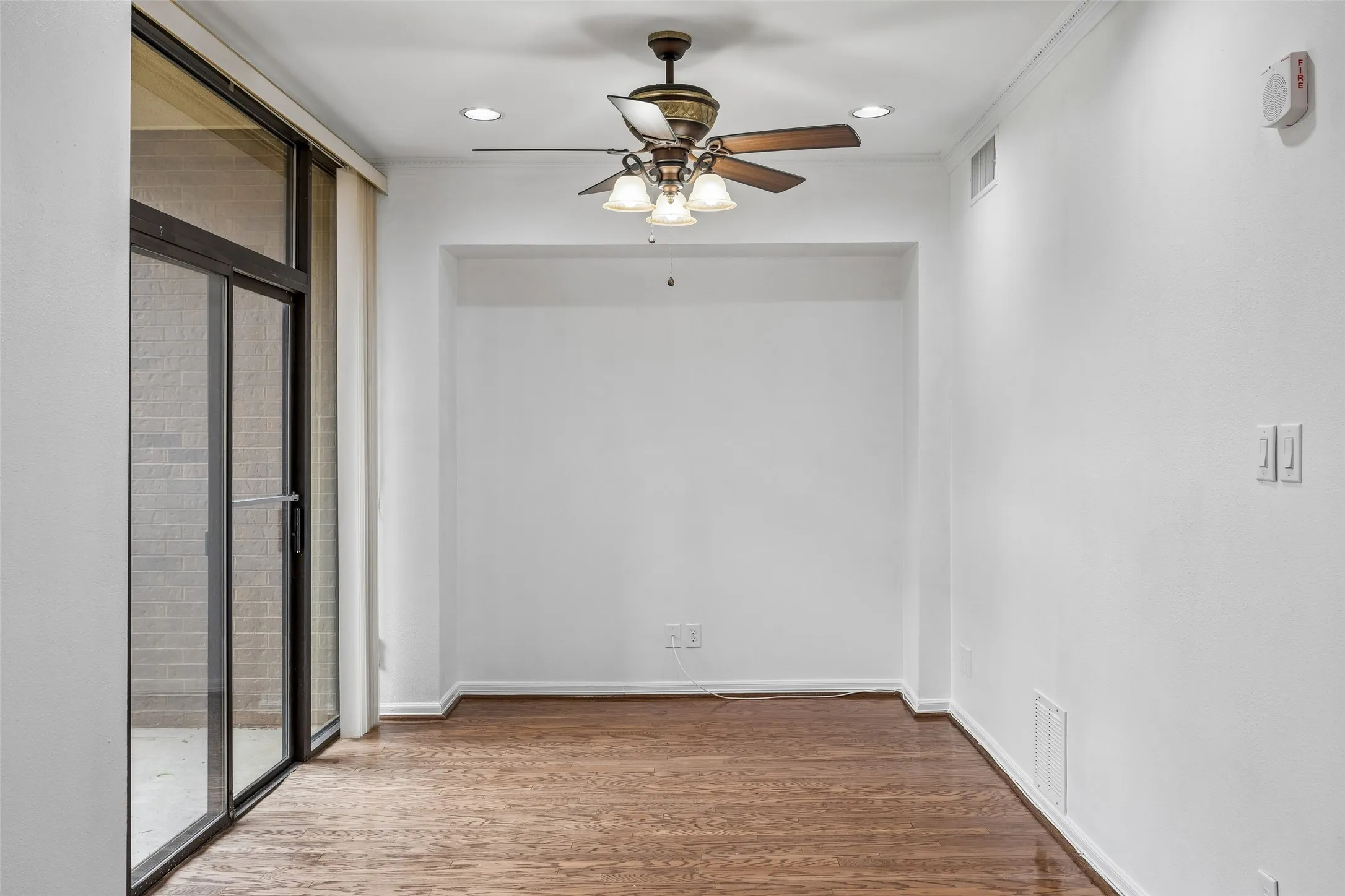 Condominium For Sale in Dallas County , 5200 Keller Springs Road 110, Dallas, Texas 75248, 1 Bedroom, 2 Bathroom, Garage spaces, 1,766 Sqft, built in 1981, mls#21230887, Real Estate Agent in Dallas, Homes For Sale in Dallas county, Homes For Sale in Dallas, Realtor in Dallas Texas, Real Estate Brokerage Independent Realty Texas, Luminita Cordes Realtor