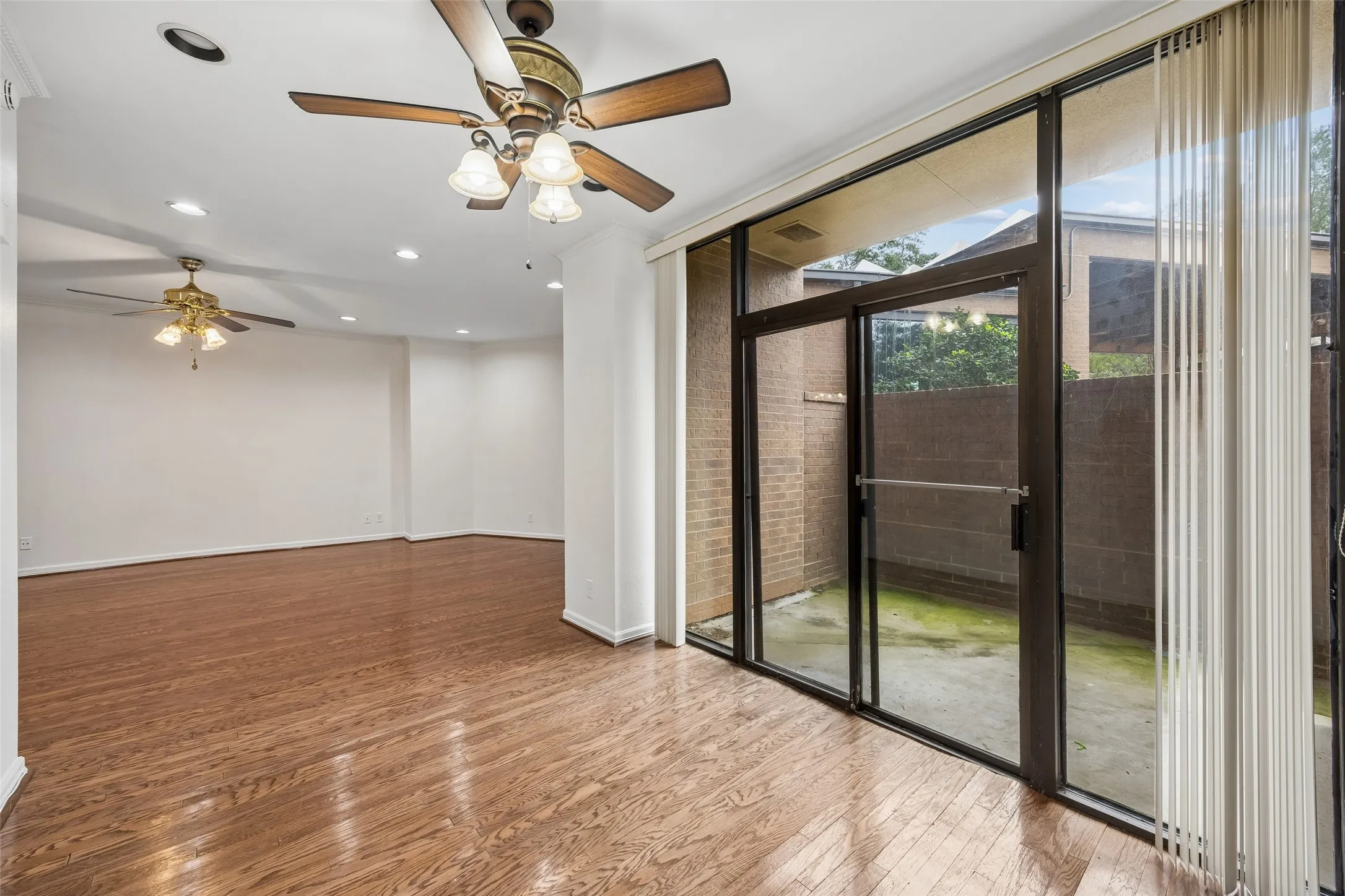 Condominium For Sale in Dallas County , 5200 Keller Springs Road 110, Dallas, Texas 75248, 1 Bedroom, 2 Bathroom, Garage spaces, 1,766 Sqft, built in 1981, mls#21230887, Real Estate Agent in Dallas, Homes For Sale in Dallas county, Homes For Sale in Dallas, Realtor in Dallas Texas, Real Estate Brokerage Independent Realty Texas, Luminita Cordes Realtor