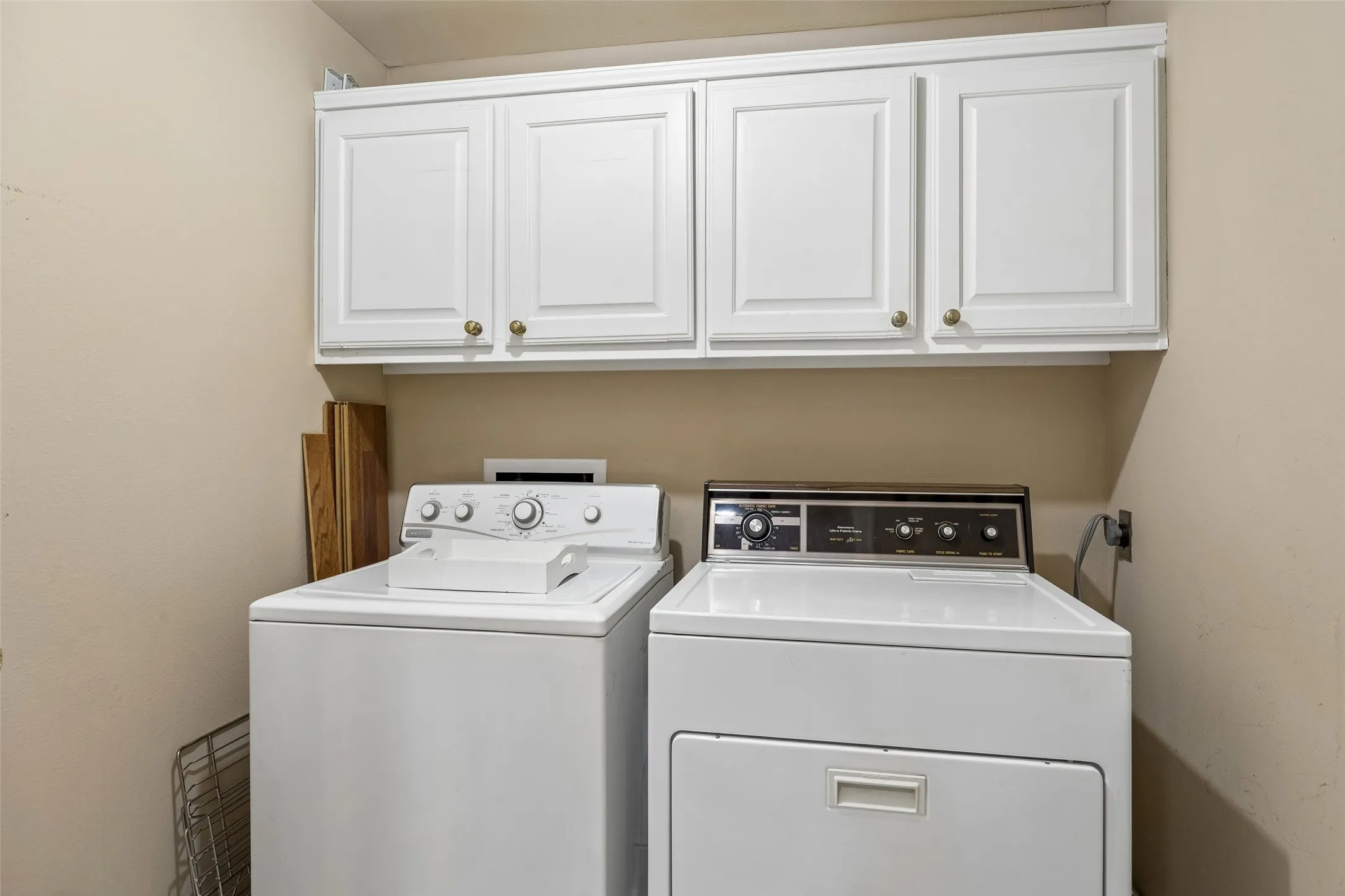 Condominium For Sale in Dallas County , 5200 Keller Springs Road 110, Dallas, Texas 75248, 1 Bedroom, 2 Bathroom, Garage spaces, 1,766 Sqft, built in 1981, mls#21230887, Real Estate Agent in Dallas, Homes For Sale in Dallas county, Homes For Sale in Dallas, Realtor in Dallas Texas, Real Estate Brokerage Independent Realty Texas, Luminita Cordes Realtor