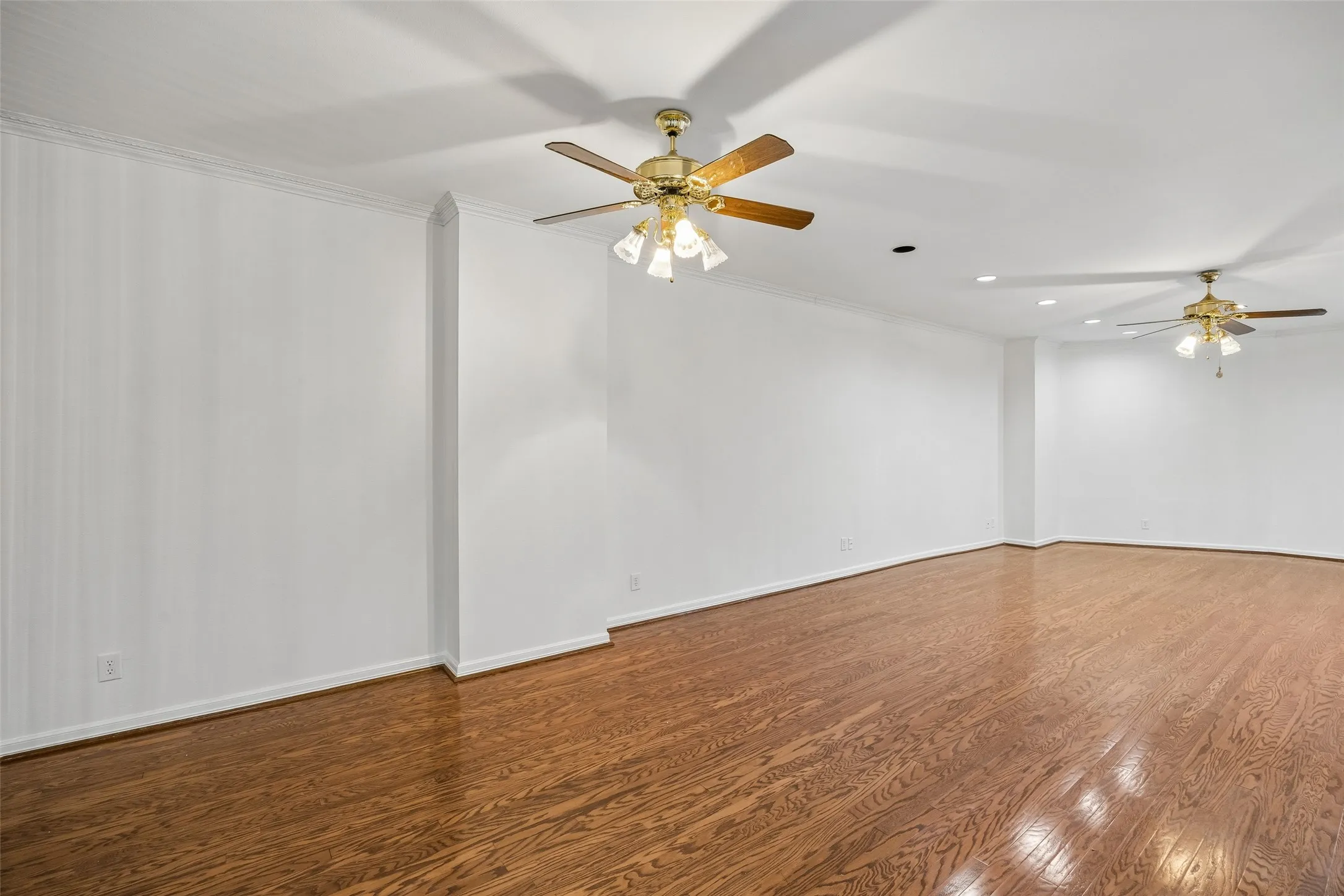 Condominium For Sale in Dallas County , 5200 Keller Springs Road 110, Dallas, Texas 75248, 1 Bedroom, 2 Bathroom, Garage spaces, 1,766 Sqft, built in 1981, mls#21230887, Real Estate Agent in Dallas, Homes For Sale in Dallas county, Homes For Sale in Dallas, Realtor in Dallas Texas, Real Estate Brokerage Independent Realty Texas, Luminita Cordes Realtor