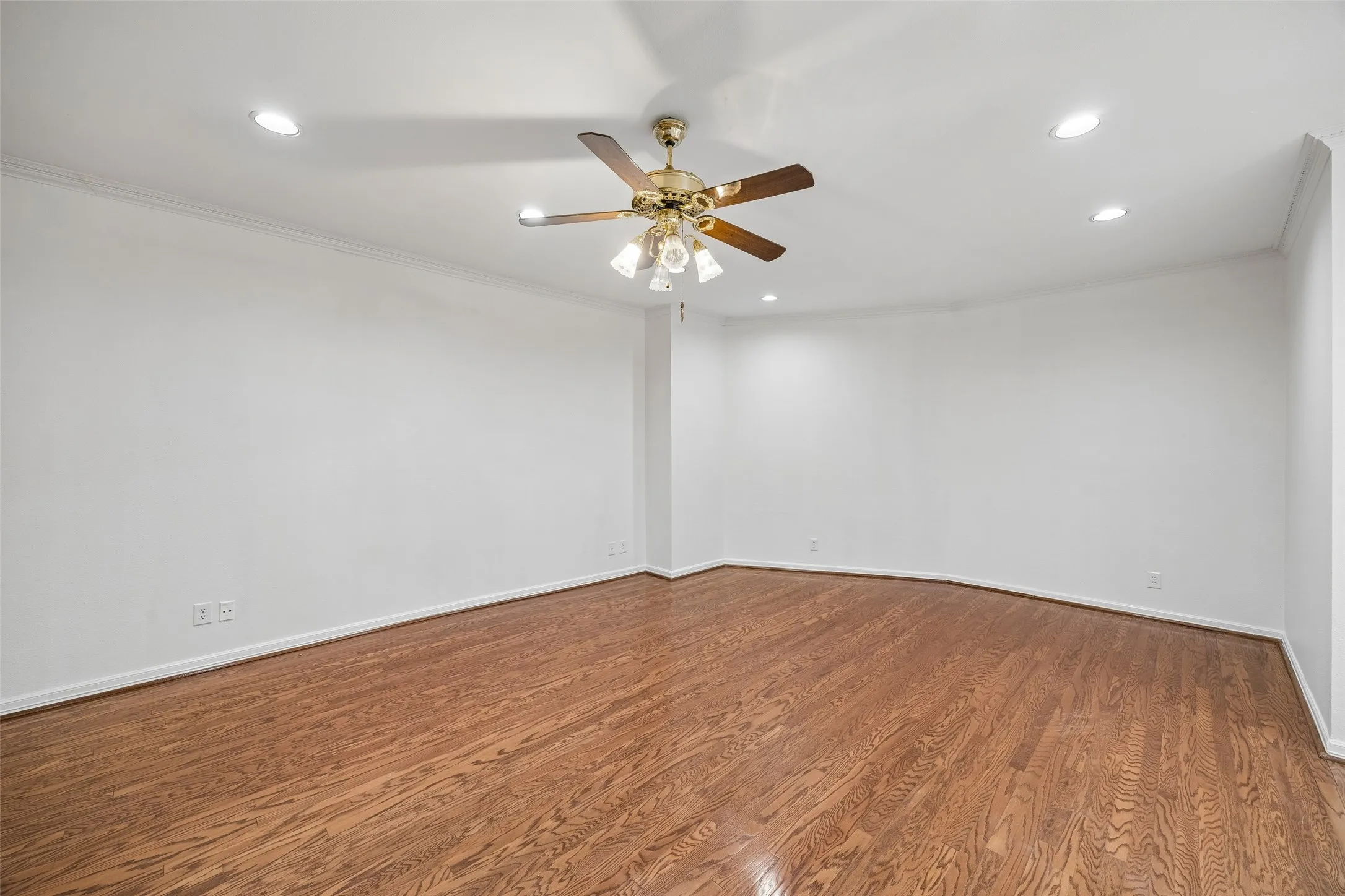 Condominium For Sale in Dallas County , 5200 Keller Springs Road 110, Dallas, Texas 75248, 1 Bedroom, 2 Bathroom, Garage spaces, 1,766 Sqft, built in 1981, mls#21230887, Real Estate Agent in Dallas, Homes For Sale in Dallas county, Homes For Sale in Dallas, Realtor in Dallas Texas, Real Estate Brokerage Independent Realty Texas, Luminita Cordes Realtor