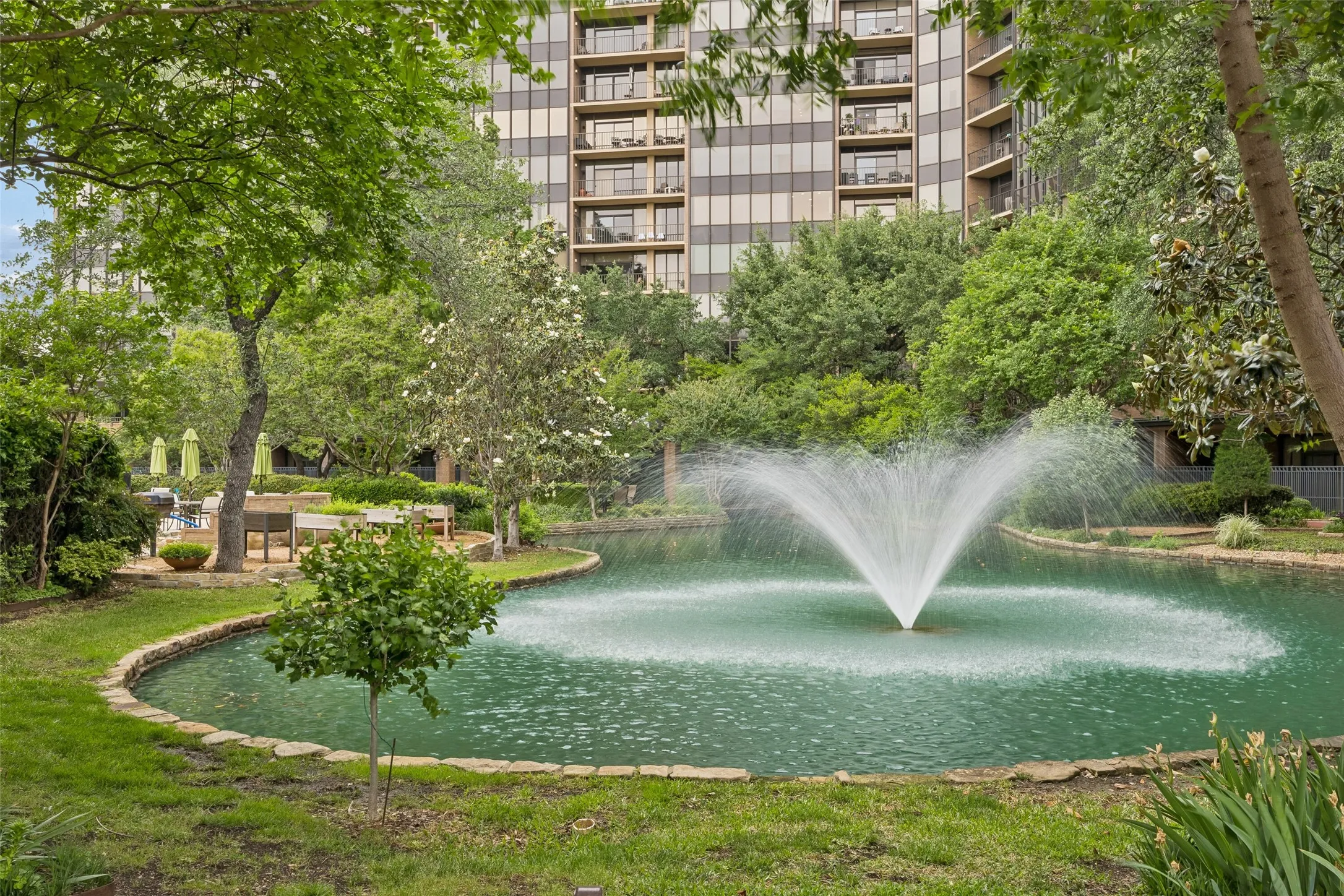 Condominium For Sale in Dallas County , 5200 Keller Springs Road 110, Dallas, Texas 75248, 1 Bedroom, 2 Bathroom, Garage spaces, 1,766 Sqft, built in 1981, mls#21230887, Real Estate Agent in Dallas, Homes For Sale in Dallas county, Homes For Sale in Dallas, Realtor in Dallas Texas, Real Estate Brokerage Independent Realty Texas, Luminita Cordes Realtor